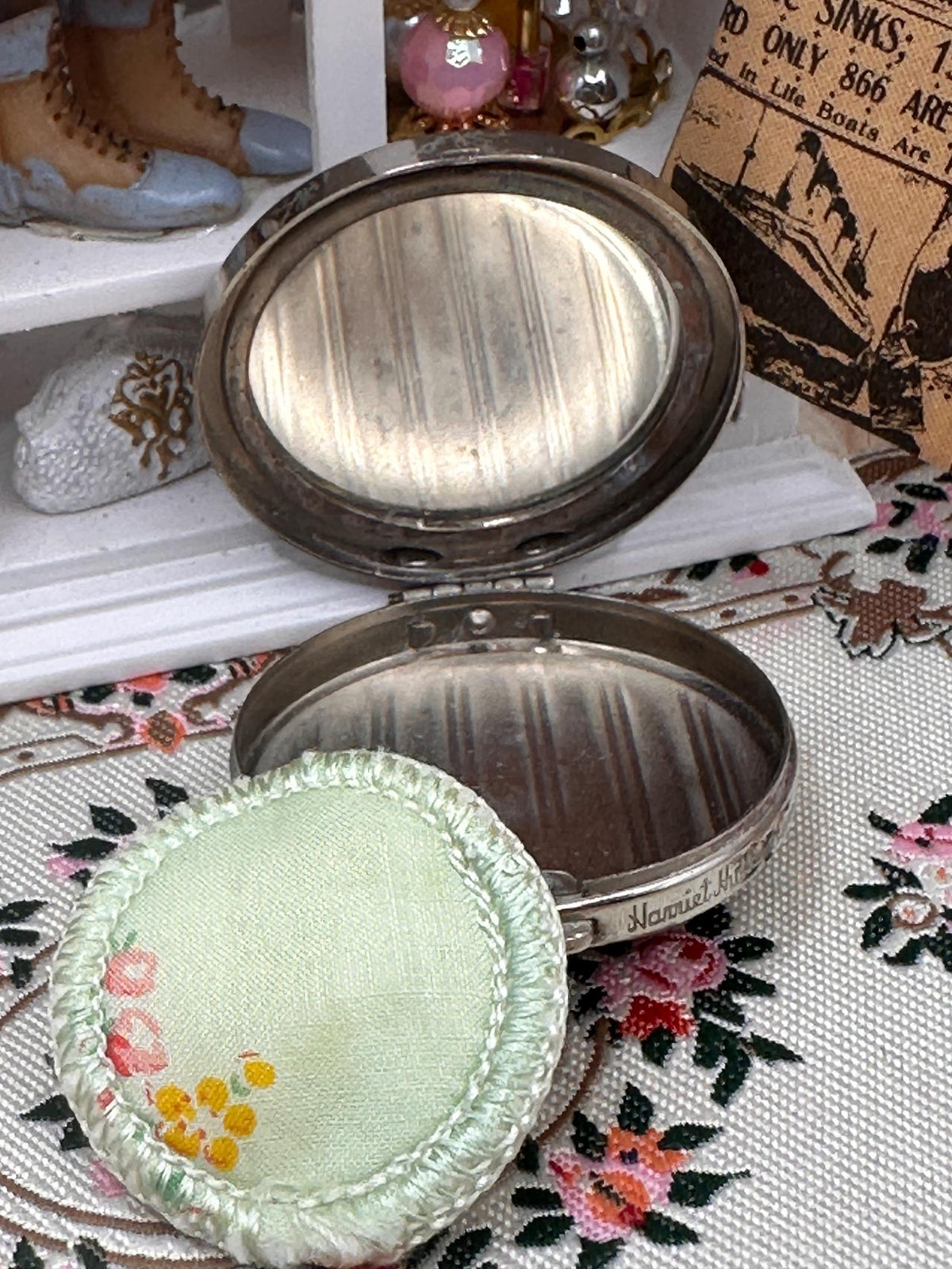 Vintage Harriet Hubbard Powder Compact – Silver Tone 4cm Miniature Vanity Compact with Puff