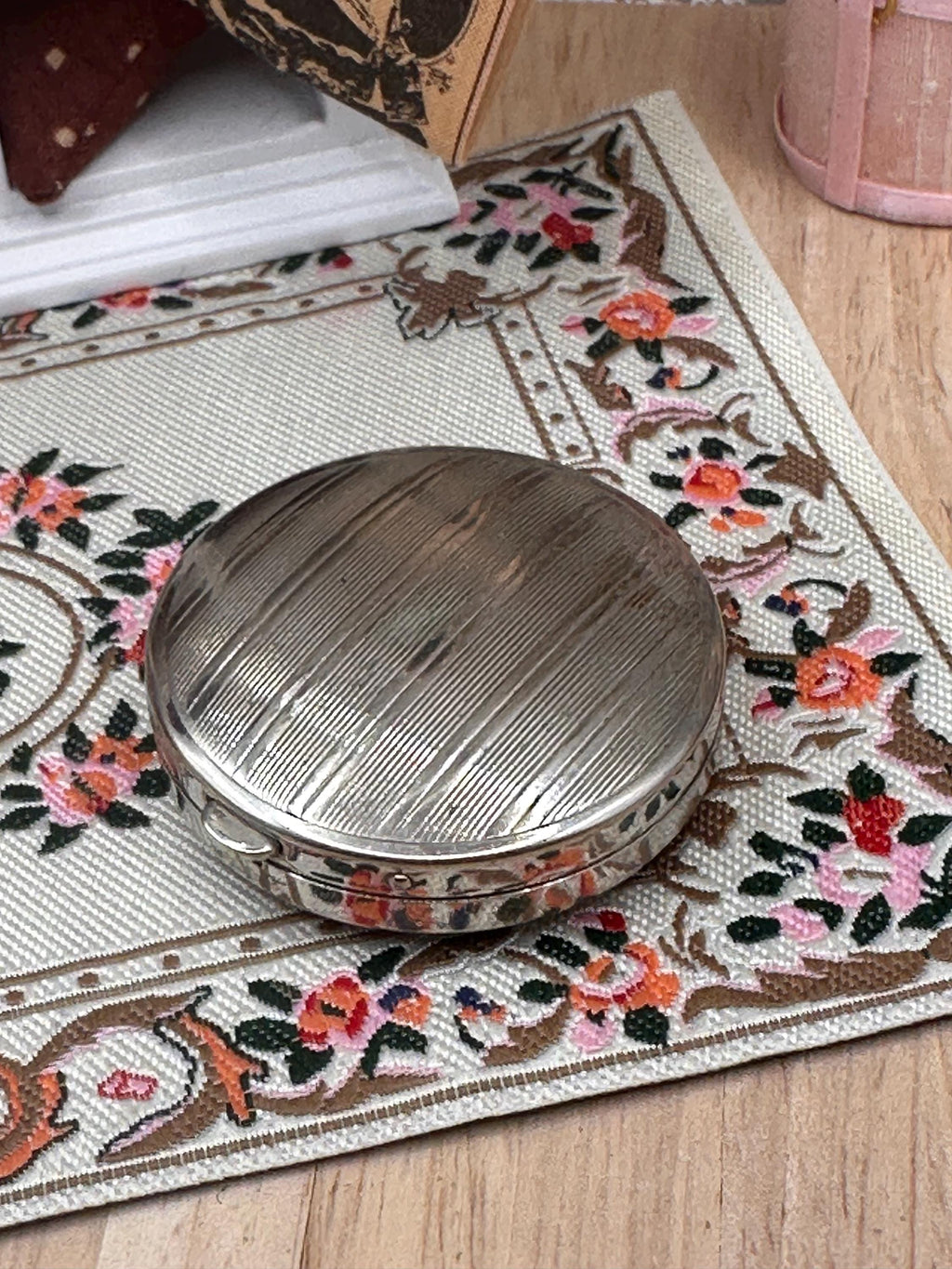 Vintage Harriet Hubbard Powder Compact – Silver Tone 4cm Miniature Vanity Compact with Puff