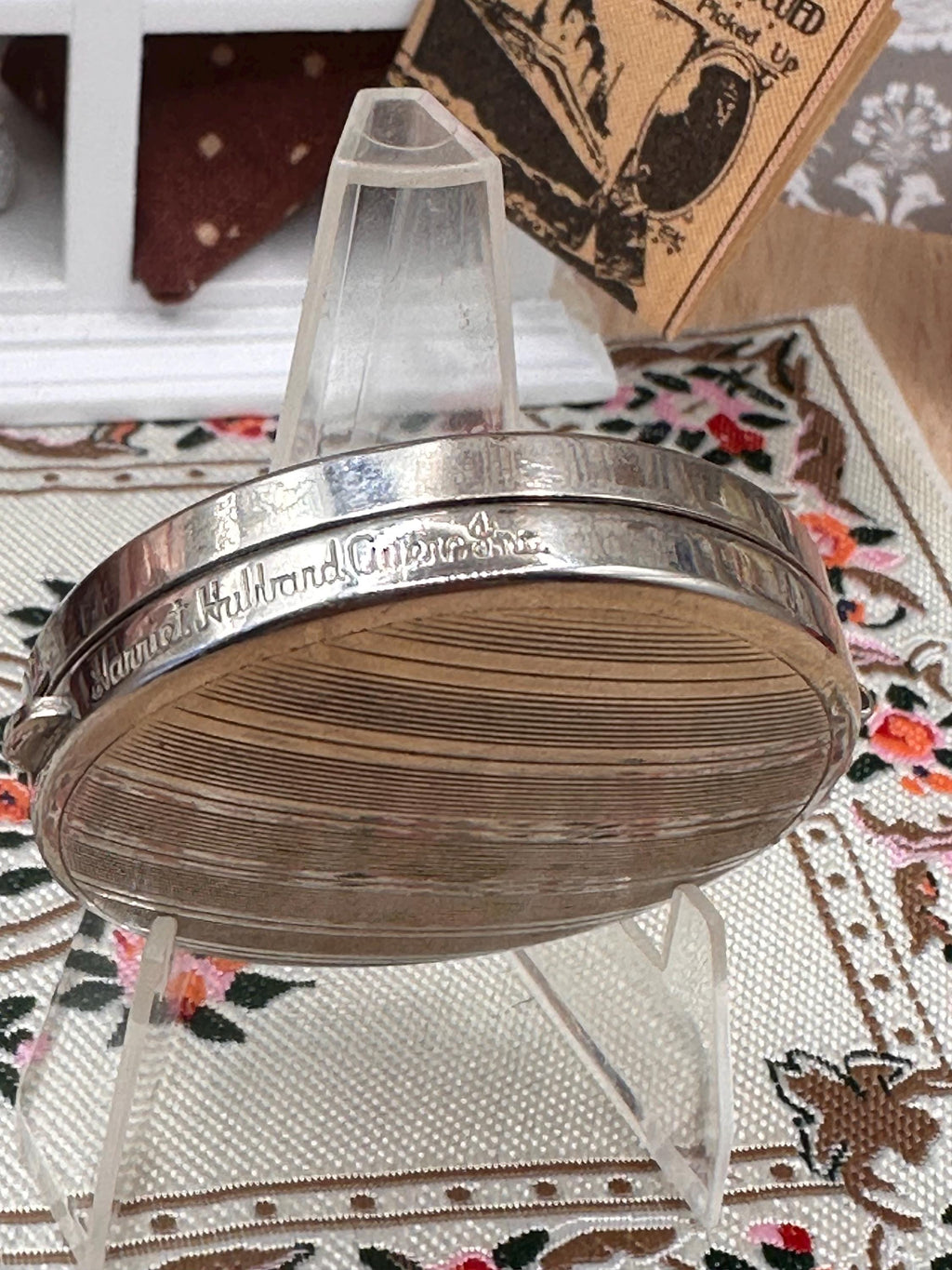 Vintage Harriet Hubbard Powder Compact – Silver Tone 4cm Miniature Vanity Compact with Puff