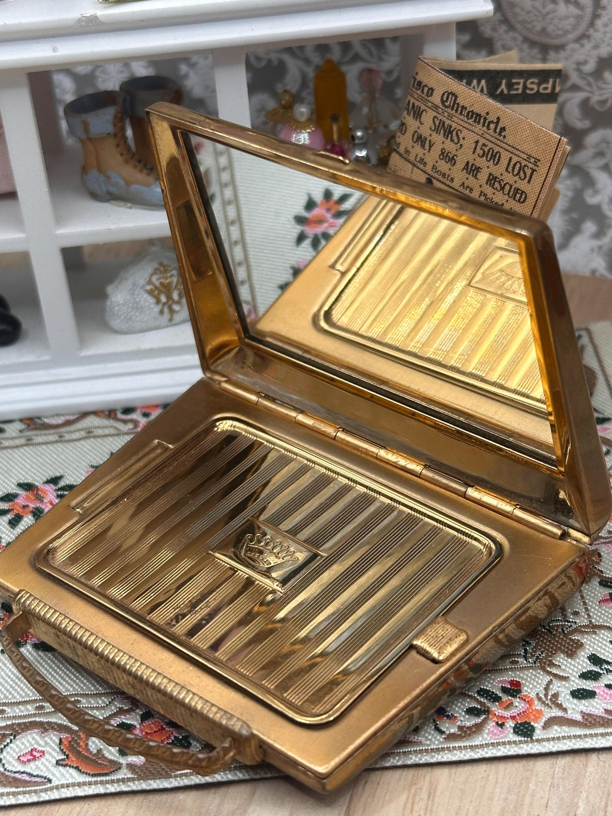 Vintage 1950s Mascot ASB Novelty Handbag Powder Compact – Tan Leather Kelly Bag Vanity Compact