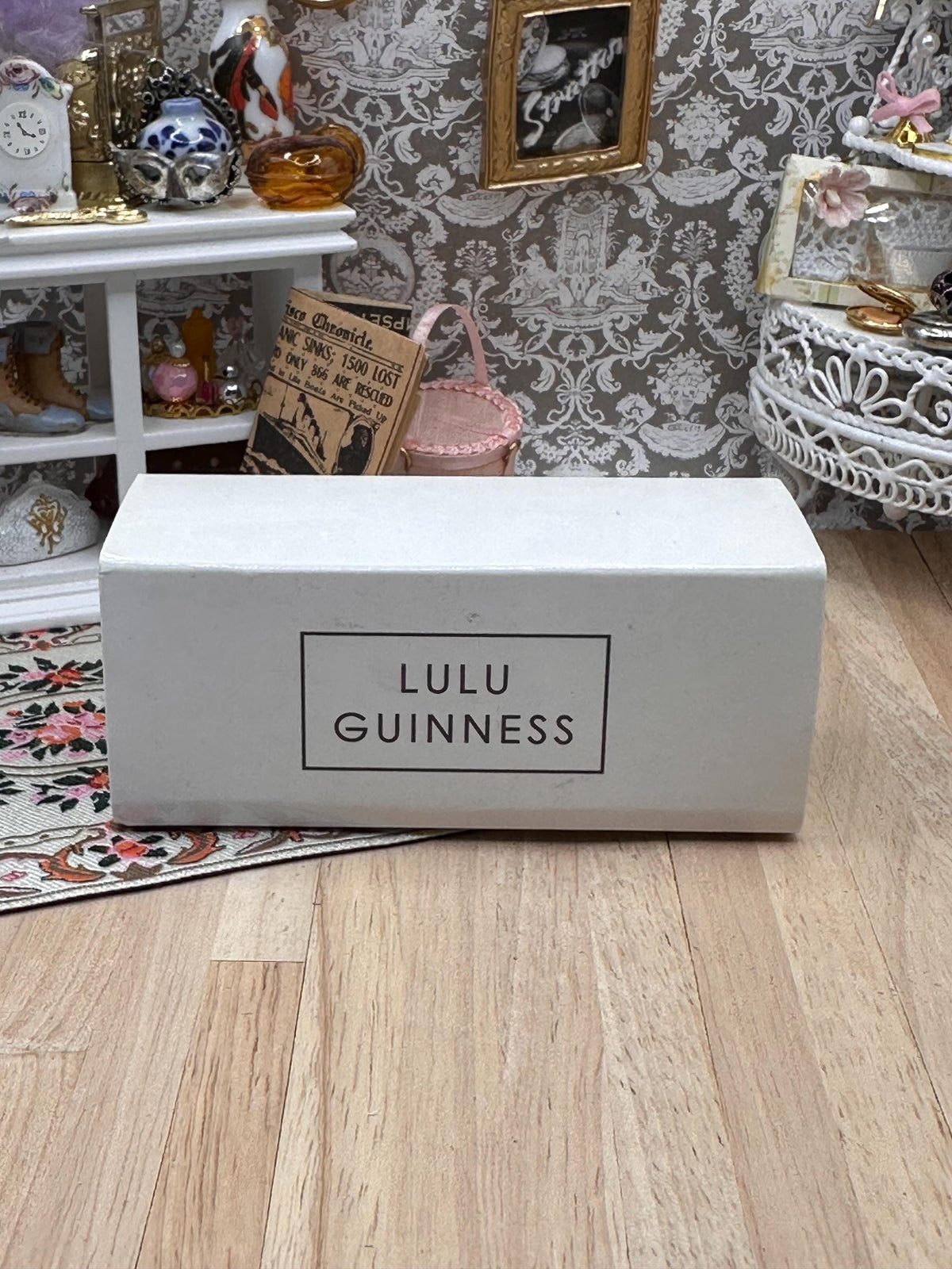 Lulu Guinness for Stratton Lipview – Red Lips Lipstick Holder & Mirror – Boxed Unused