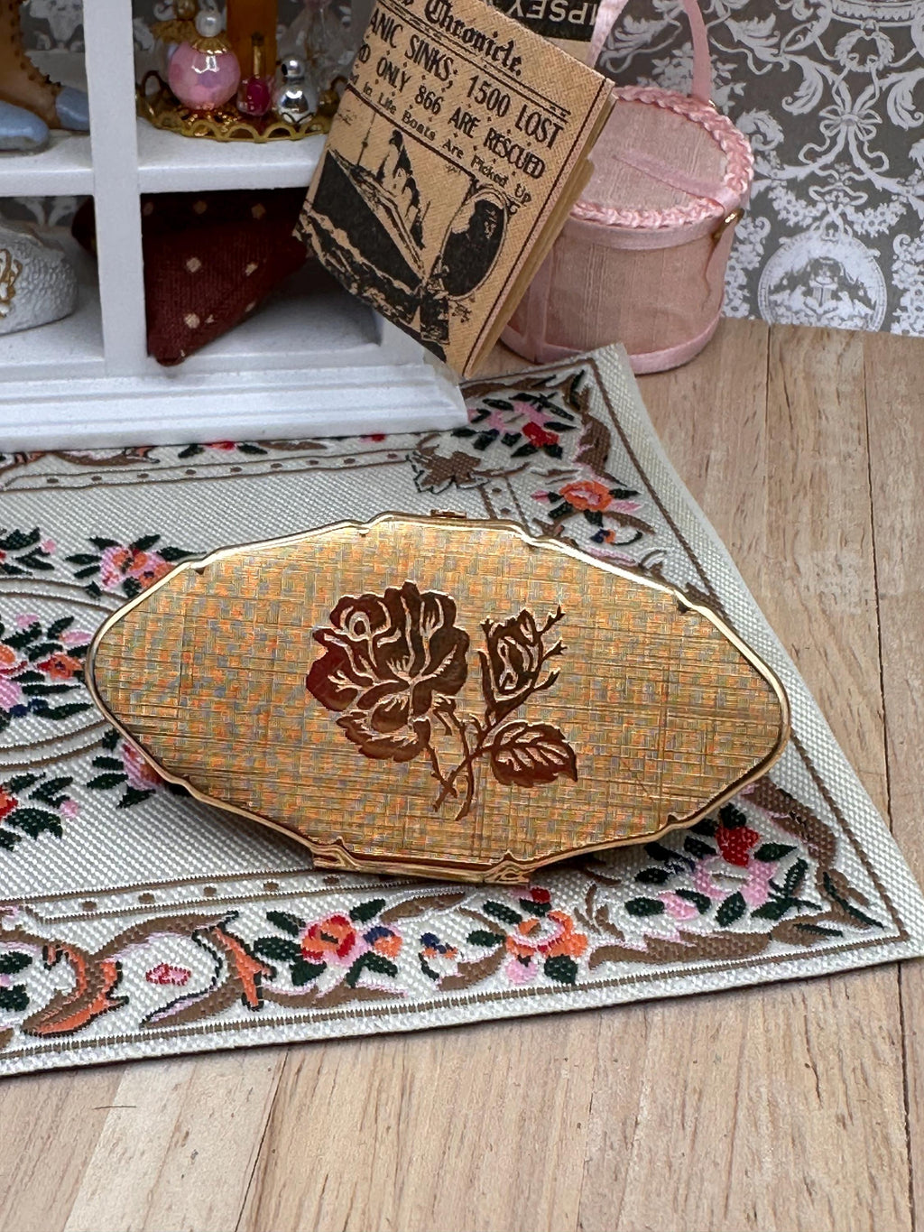 Vintage Stratton Lipview Lipstick Holder & Mirror – Gold Rose Design – Unused Condition