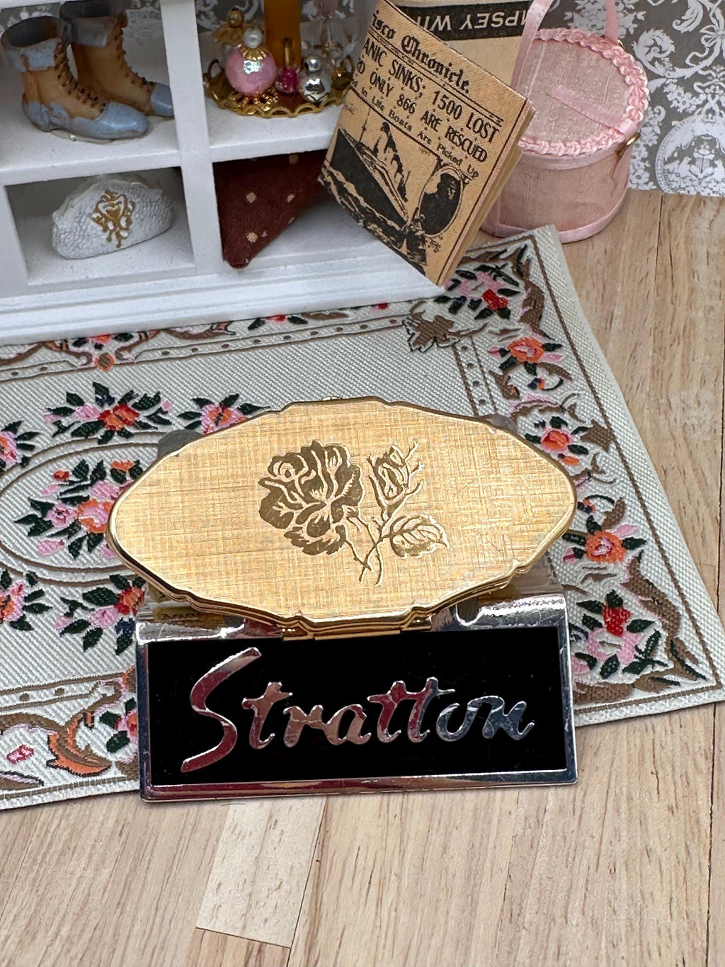 Vintage Stratton Lipview Lipstick Holder & Mirror – Gold Rose Design – Unused Condition