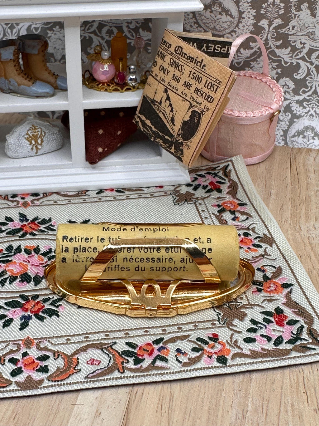 Vintage Stratton Lipview Lipstick Holder & Mirror – Gold Rose Design – Unused Condition