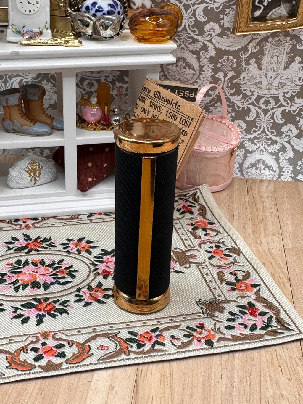 Vintage Embroidered Lipstick Holder & Handkerchief Set – Floral Vanity Accessories