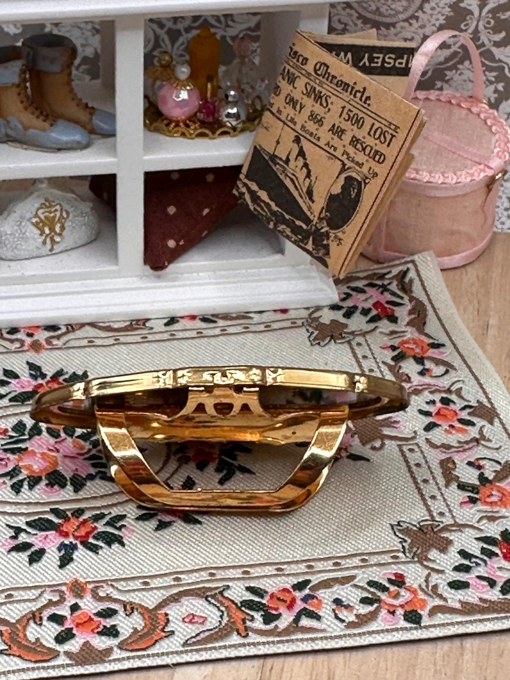 Vintage Stratton Lipview Lipstick Holder & Mirror – Gold Rose Design – 6cm