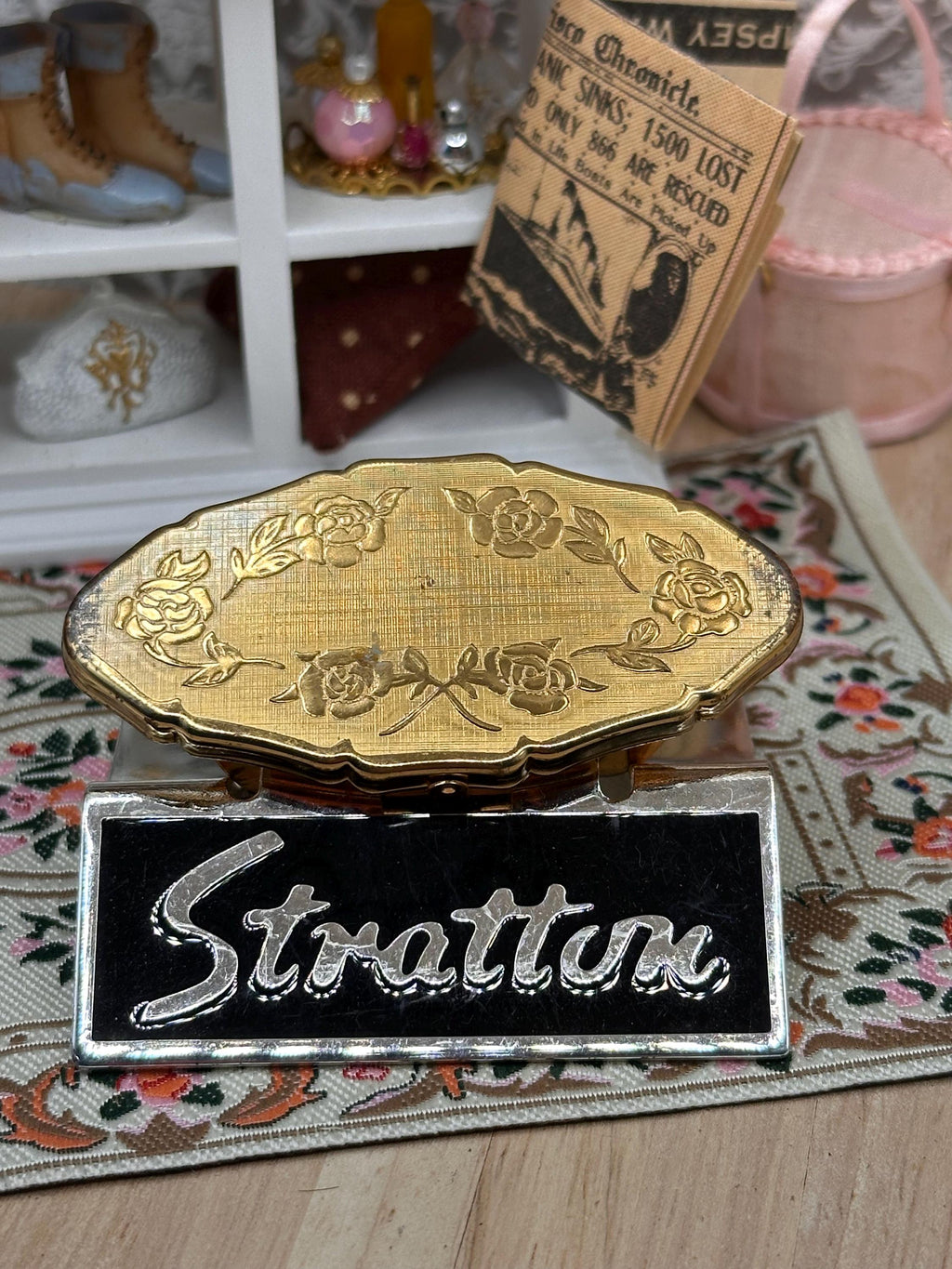 Vintage Stratton Lipview Lipstick Holder & Mirror – Gold Rose Design – 6cm
