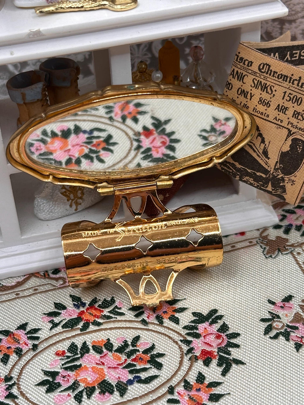Vintage Stratton Lipview Lipstick Holder & Mirror – Gold Tone Geometric Design – 6cm