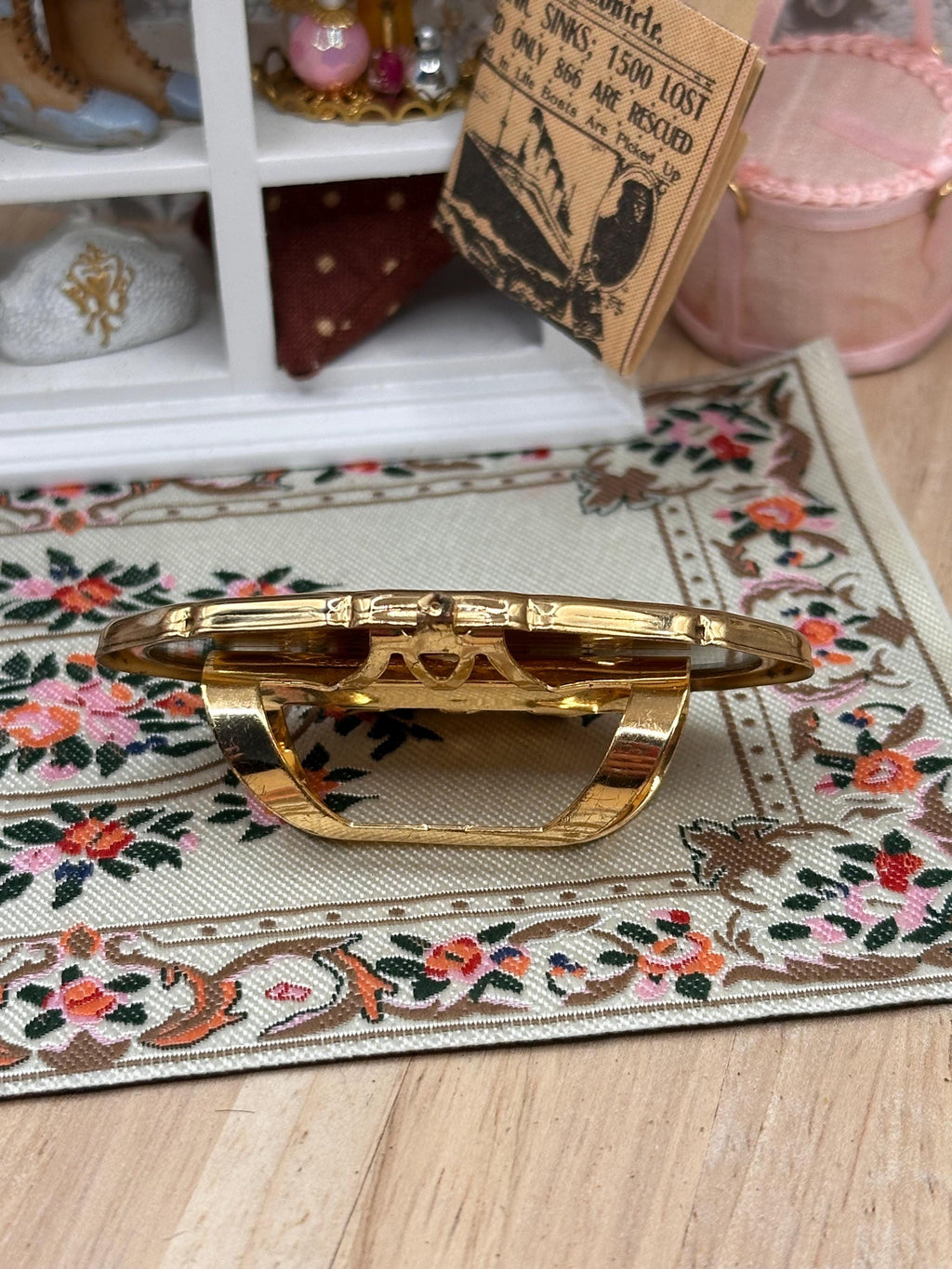 Vintage Stratton Lipview Compact Mirror – Red Rose Floral Design – 6cm