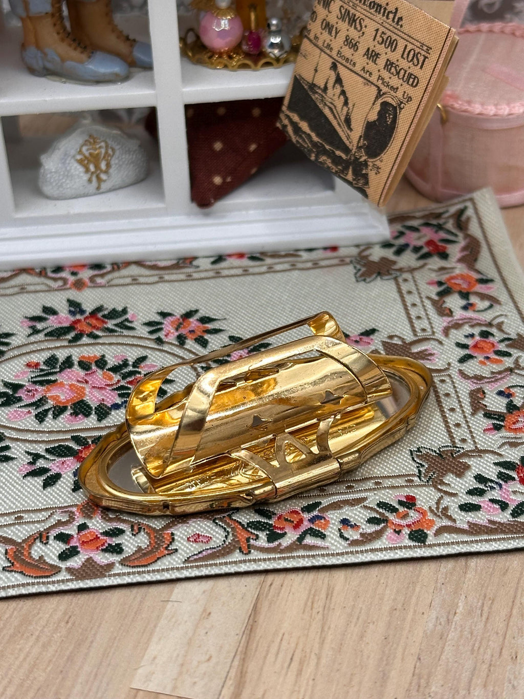 Vintage Stratton Lipview Compact Mirror – Red Rose Floral Design – 6cm