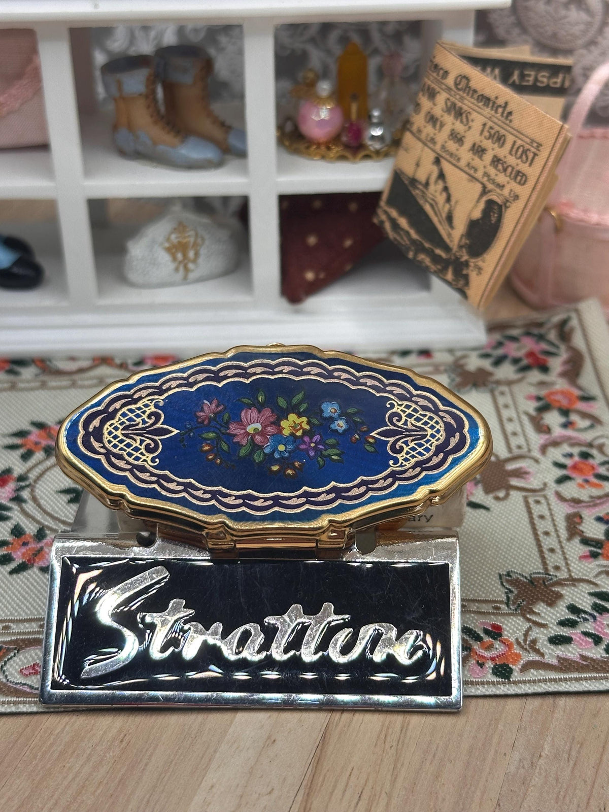 Vintage Stratton Lipview Compact Mirror – Blue Enamel Floral Design – 6cm