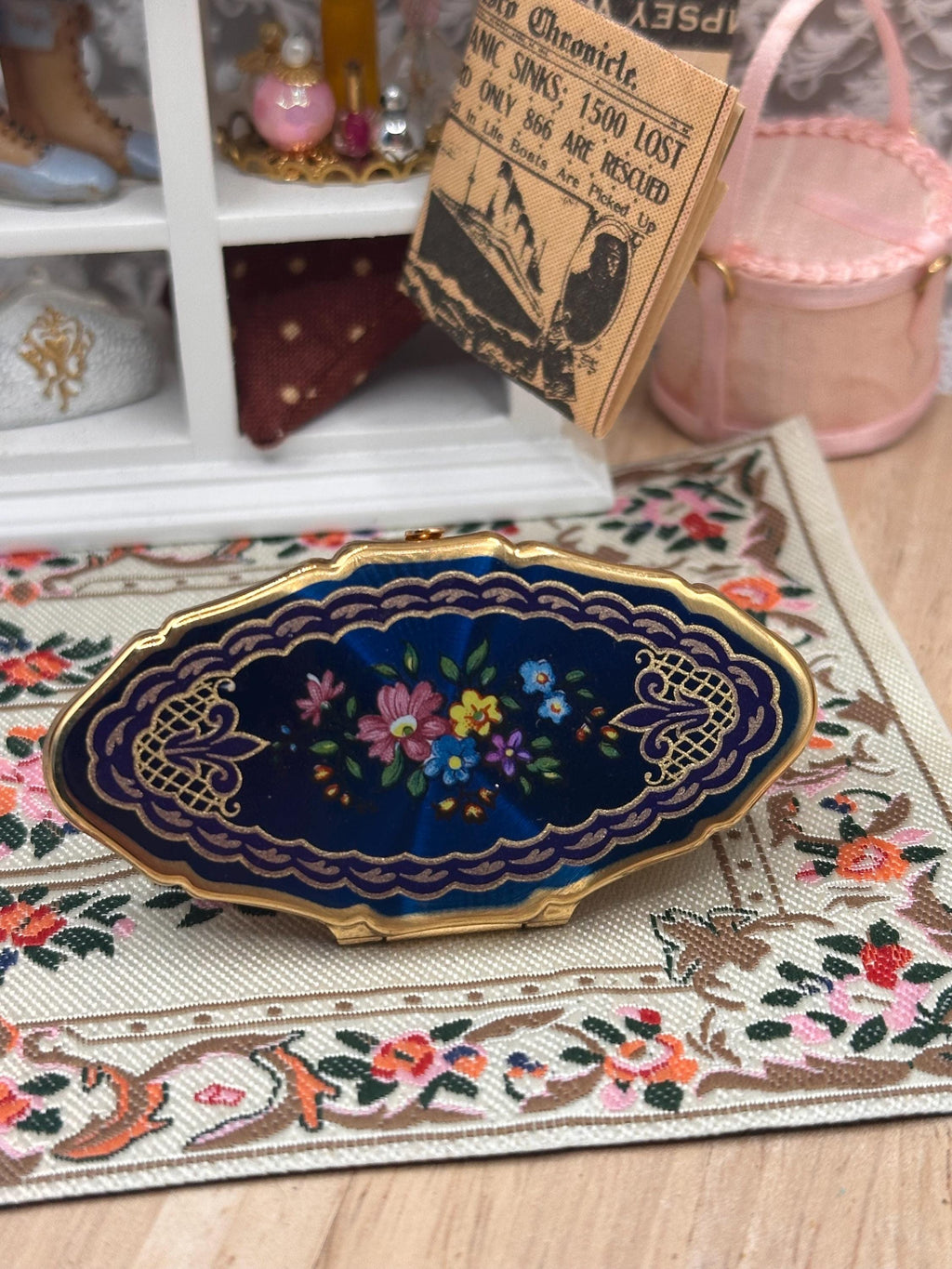 Vintage Stratton Lipview Compact Mirror – Blue Enamel Floral Design – 6cm