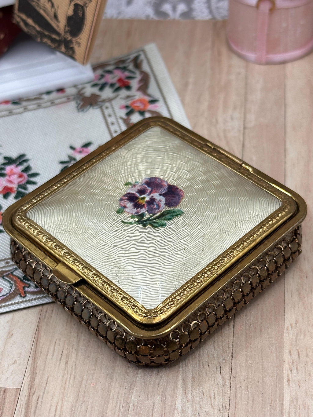Rare Vintage Rex Fifth Avenue Mesh Powder Compact – Guilloché Pansy Floral Design – Made in USA