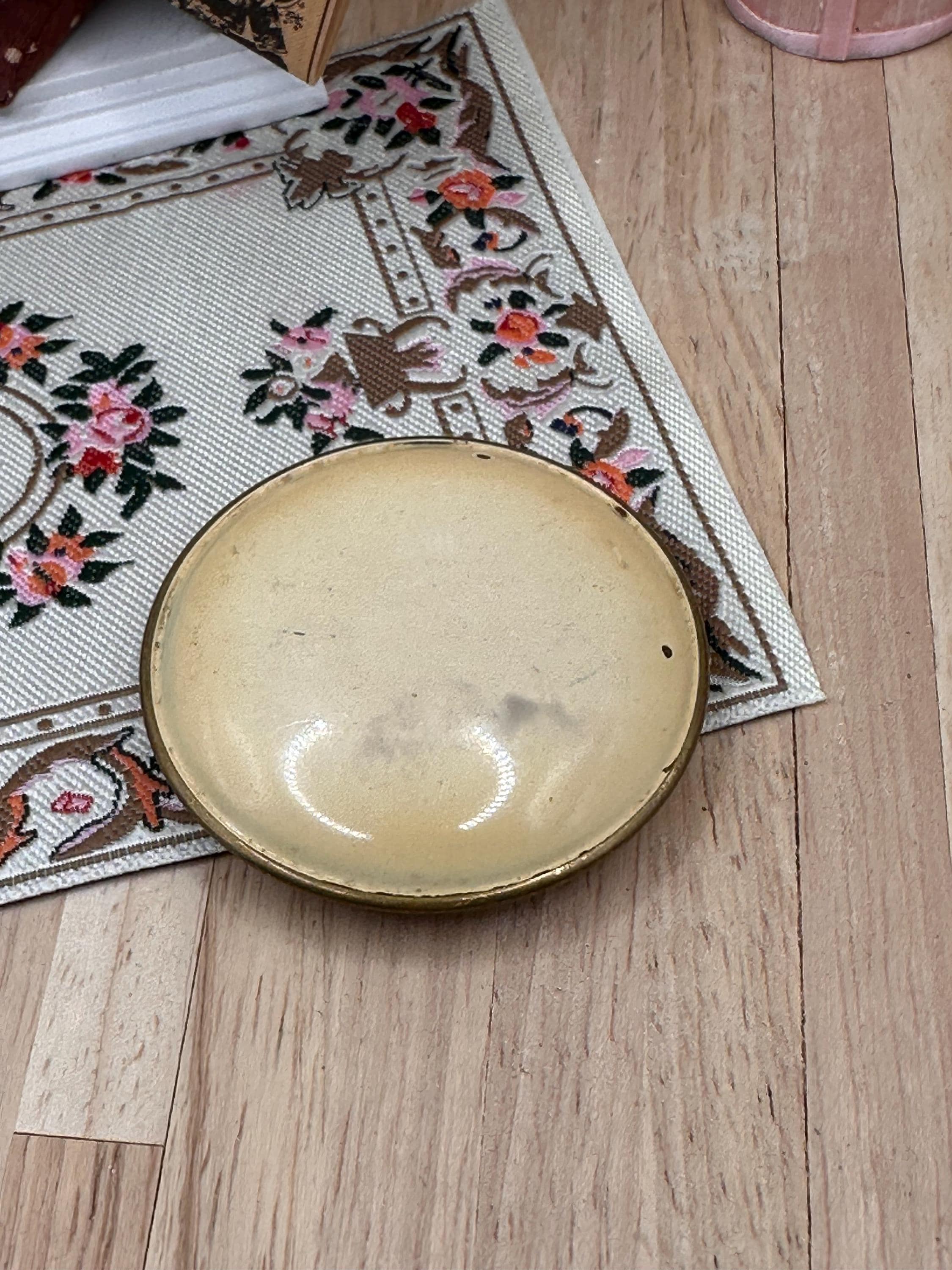 Vintage 1920s German ST Marked Art Deco Powder Compact – Enamel Romantic Couple – Rotary Mechanical Sifter