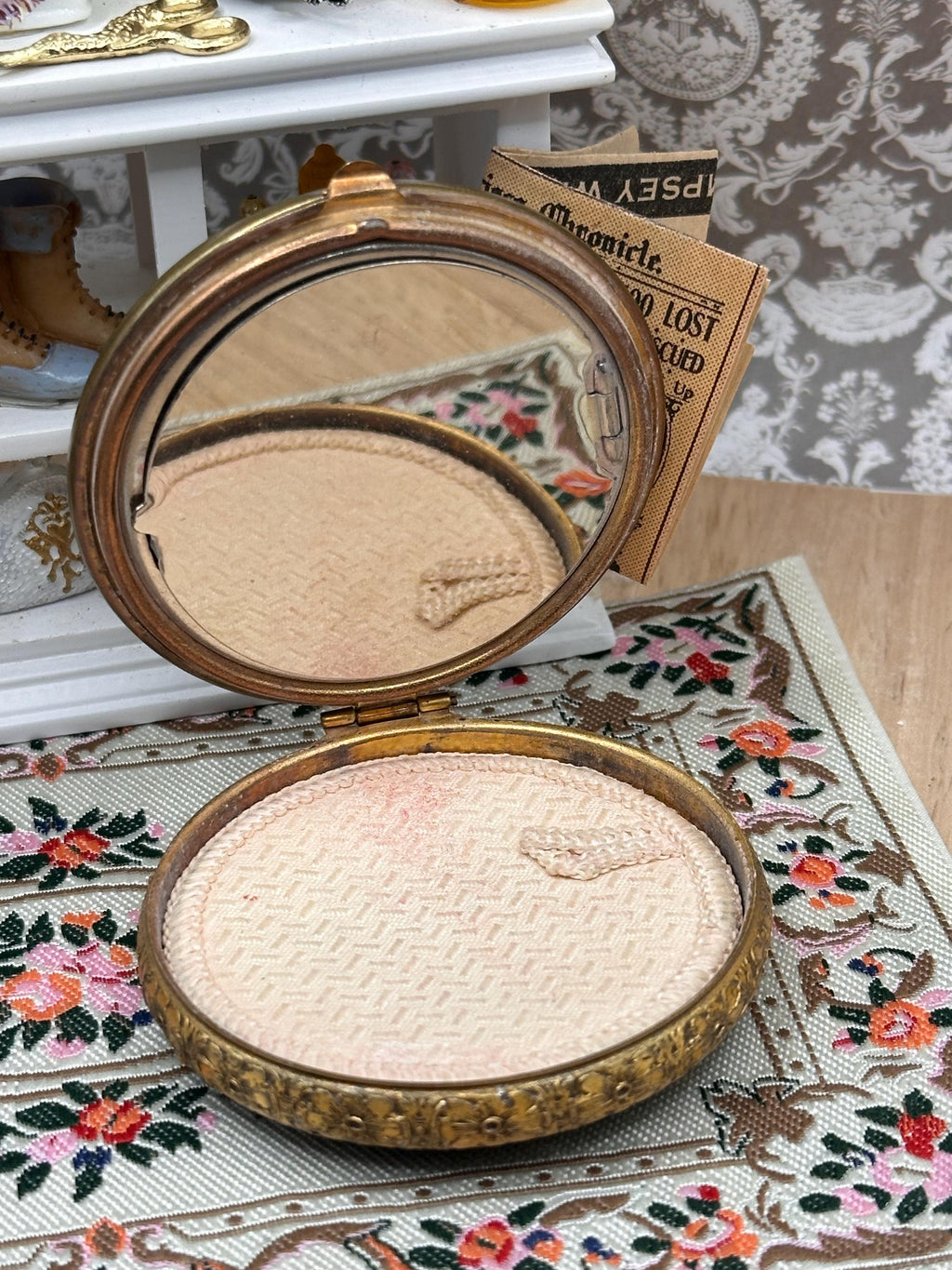 Vintage 1930s Enamel Sailing Ship Powder Compact with Concealed Rouge – Attributed to Bliss Brothers