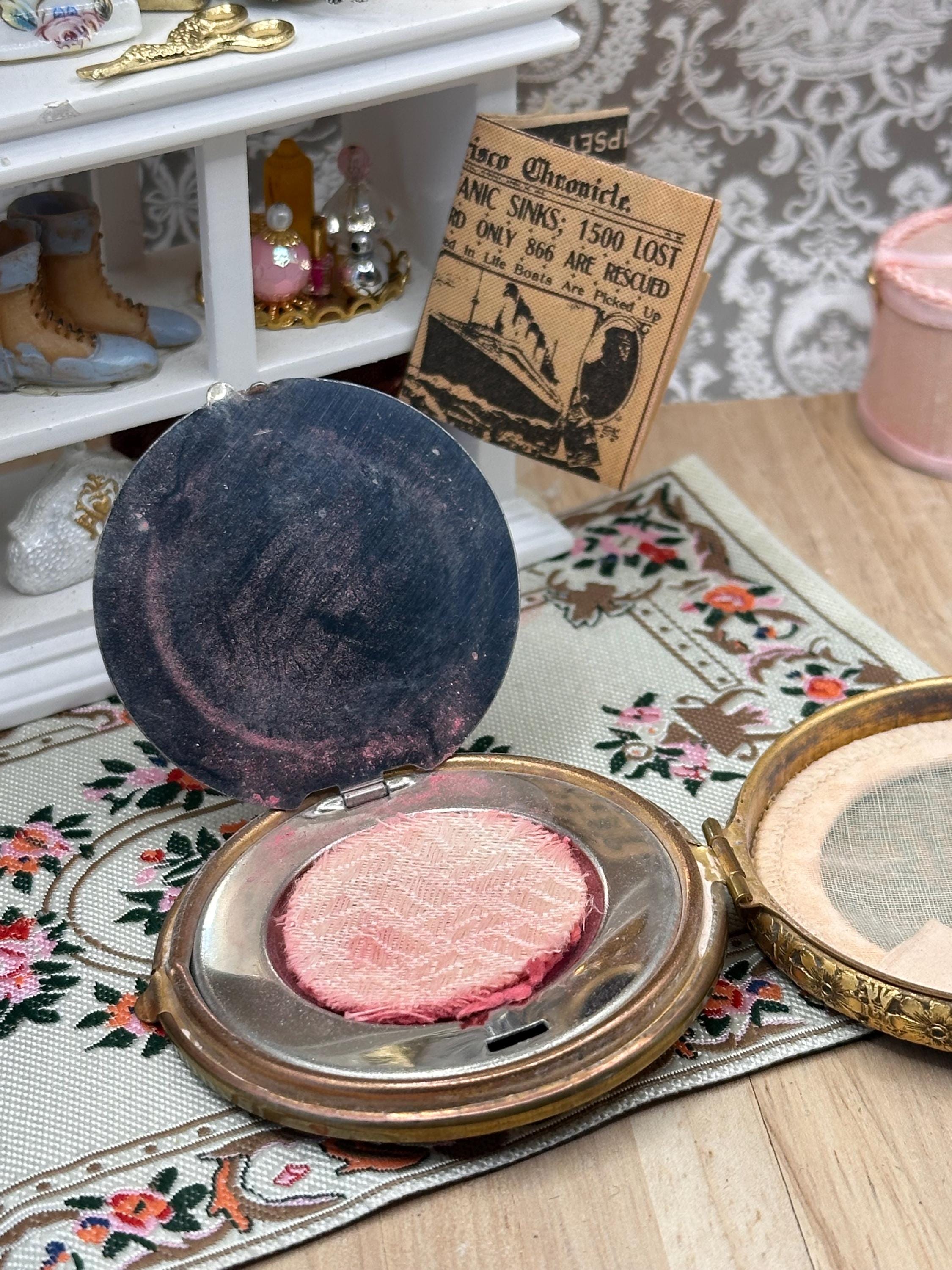 Vintage 1930s Enamel Sailing Ship Powder Compact with Concealed Rouge – Attributed to Bliss Brothers