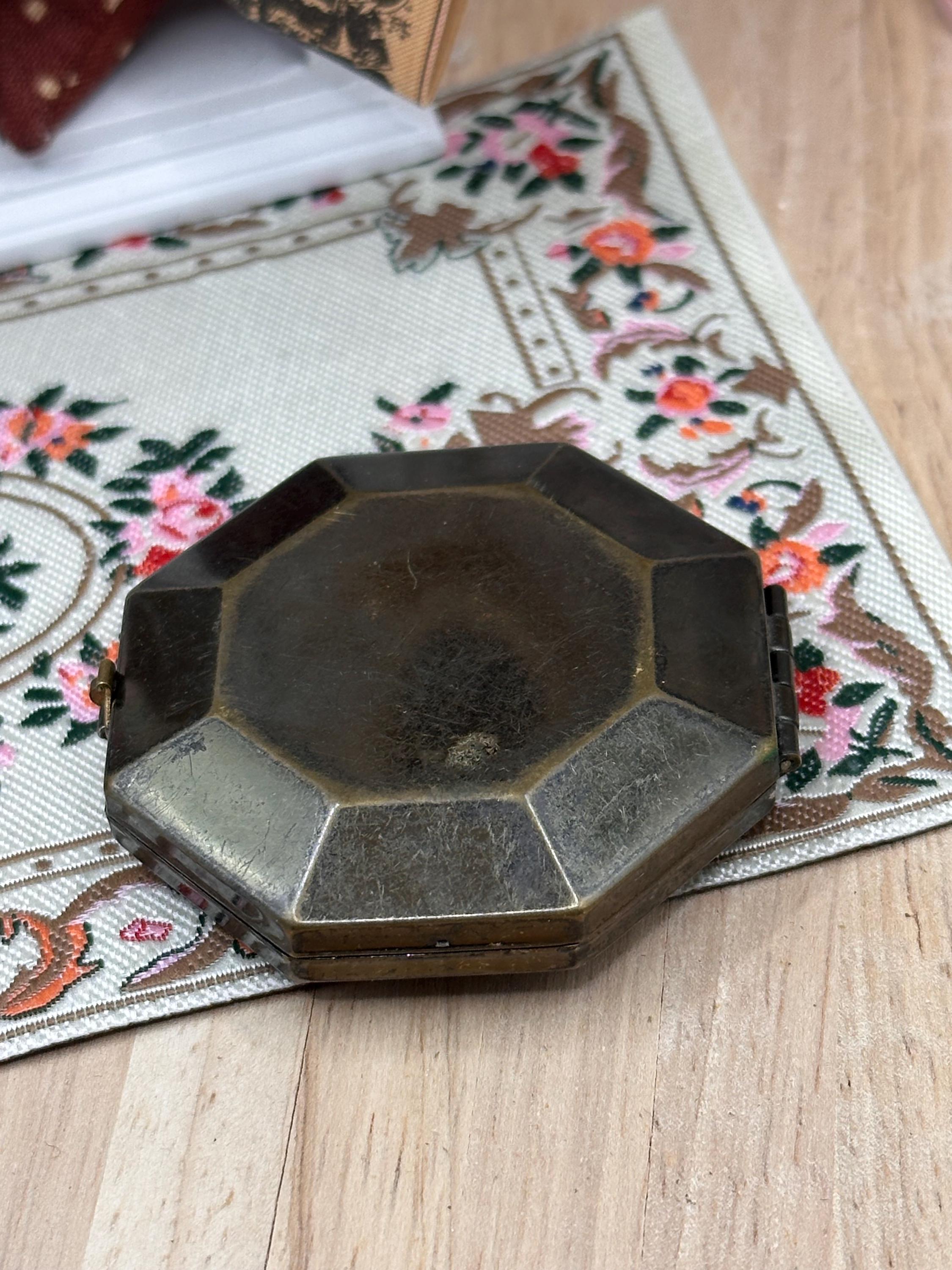1930s Art Deco Seventeen Maison Jeurelle Powder Compact – Floral Design – Original Puff & Powder