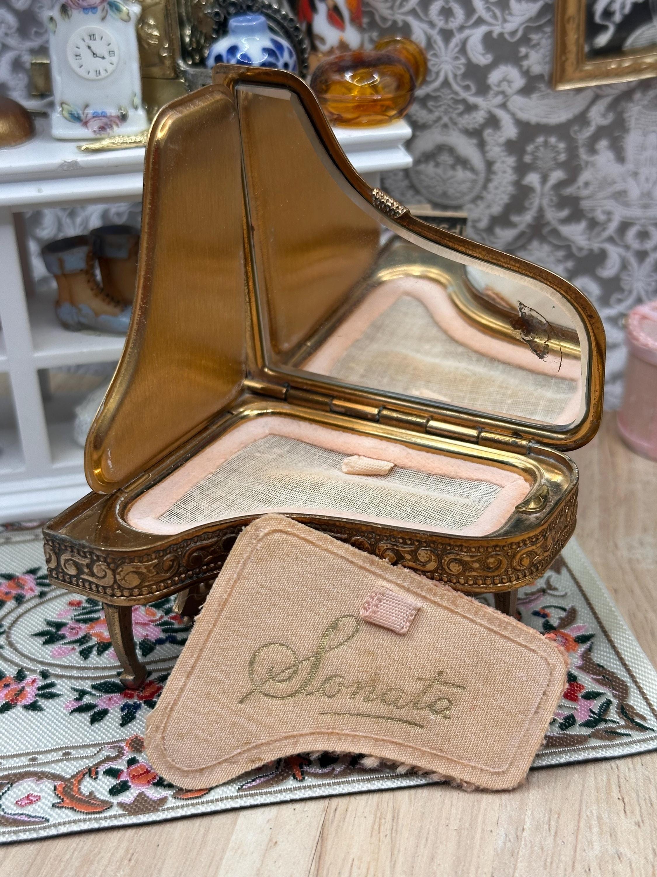 Vintage 1950s Pygmalion Sonata No. 21 Grand Piano Powder Compact – Original Puff & Sifter