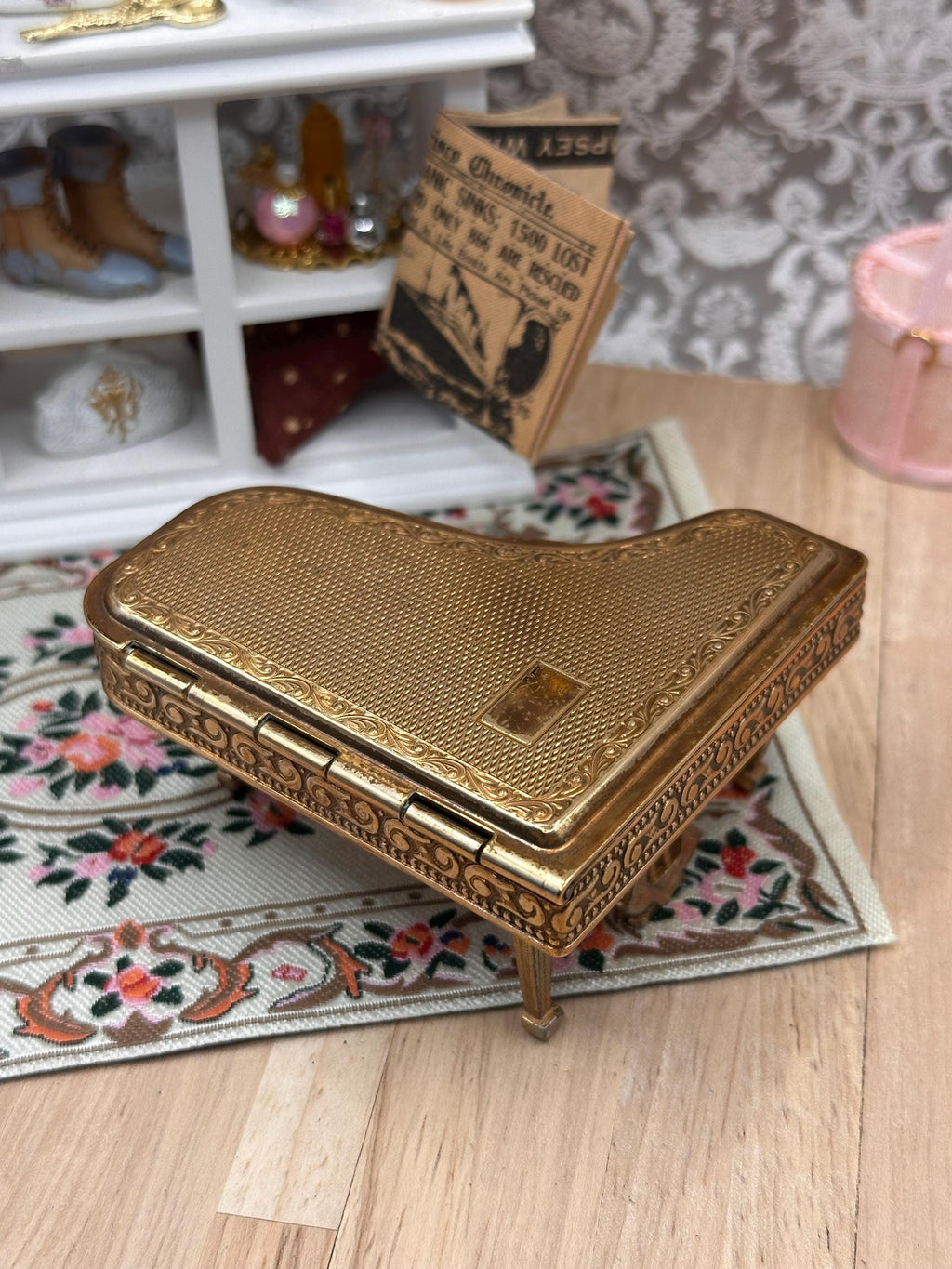 Vintage 1950s Pygmalion Sonata No. 21 Grand Piano Powder Compact – Original Puff & Sifter