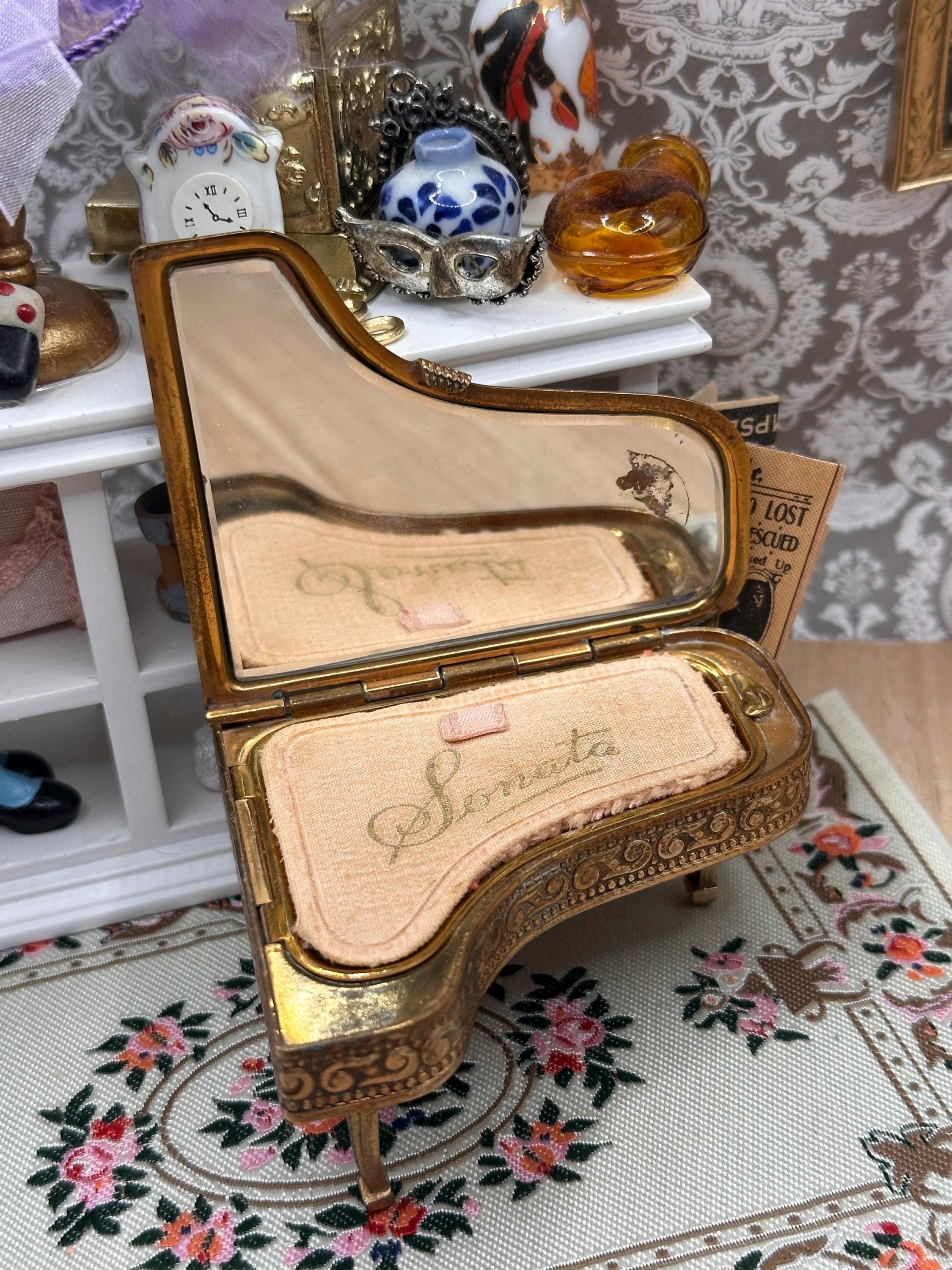 Vintage 1950s Pygmalion Sonata No. 21 Grand Piano Powder Compact – Original Puff & Sifter