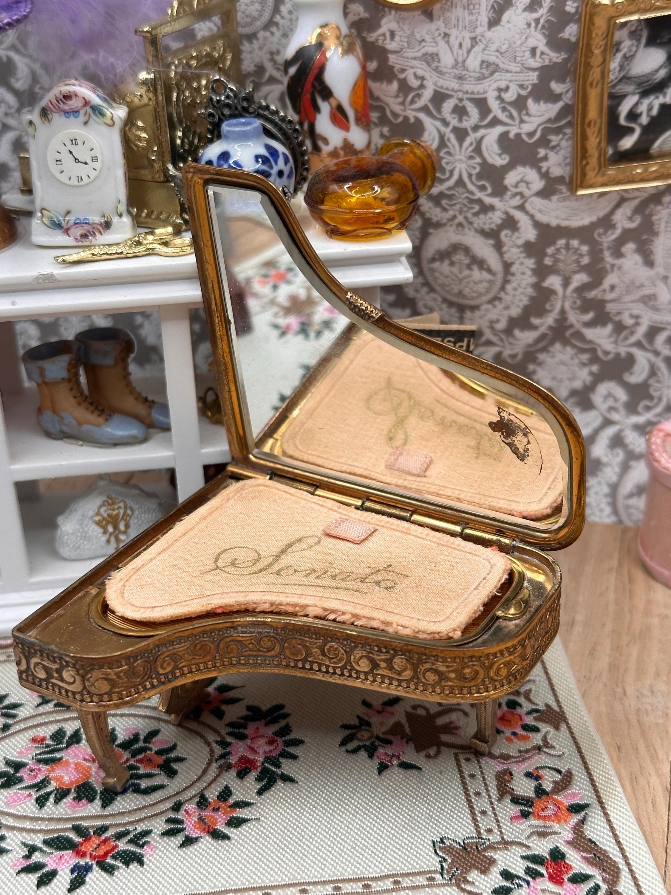 Vintage 1950s Pygmalion Sonata No. 21 Grand Piano Powder Compact – Original Puff & Sifter