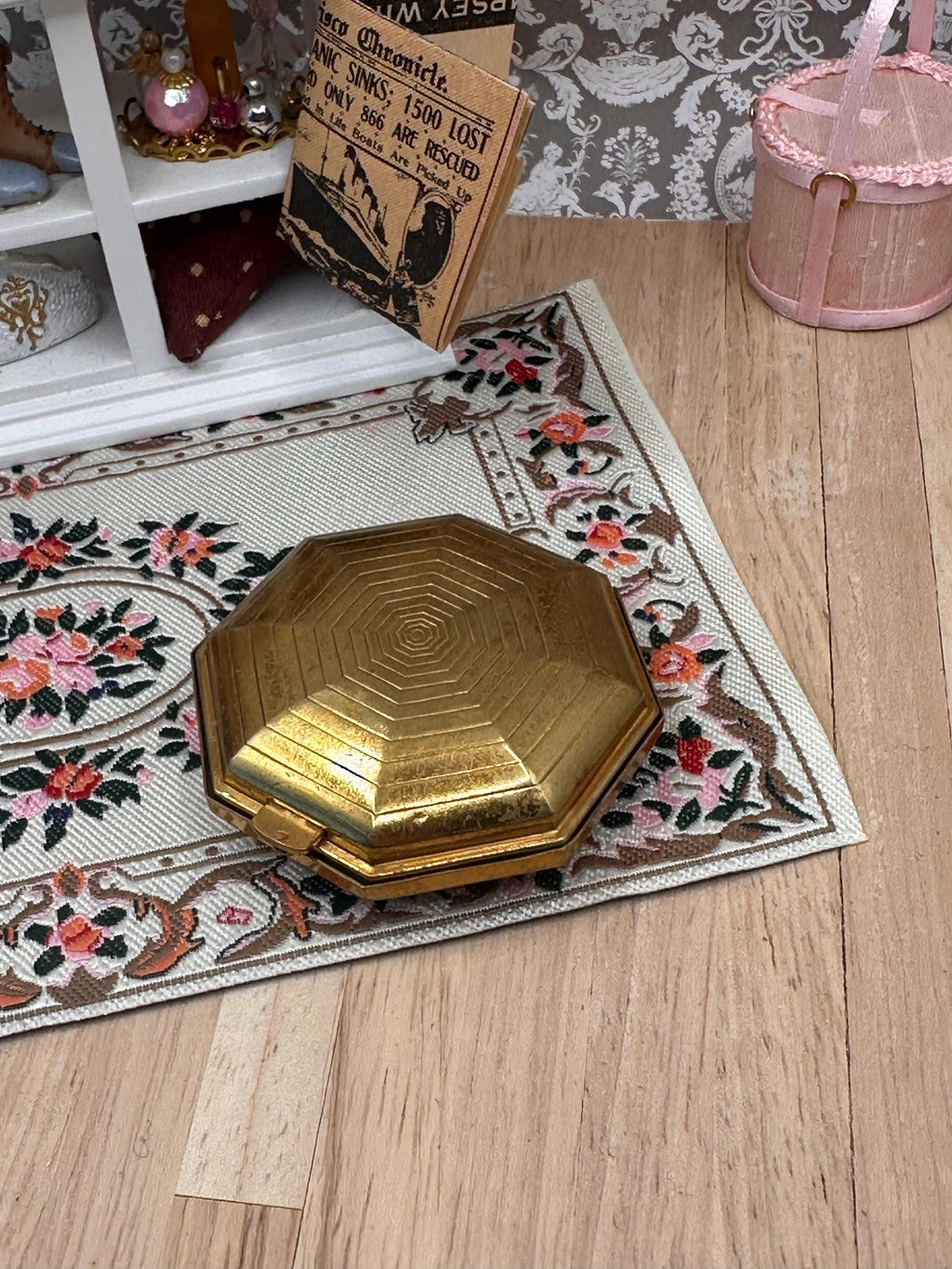 Vintage 1920s Richard Hudnut Le Début Art Deco Compact – Rare Gold Tone Turquoise Detail