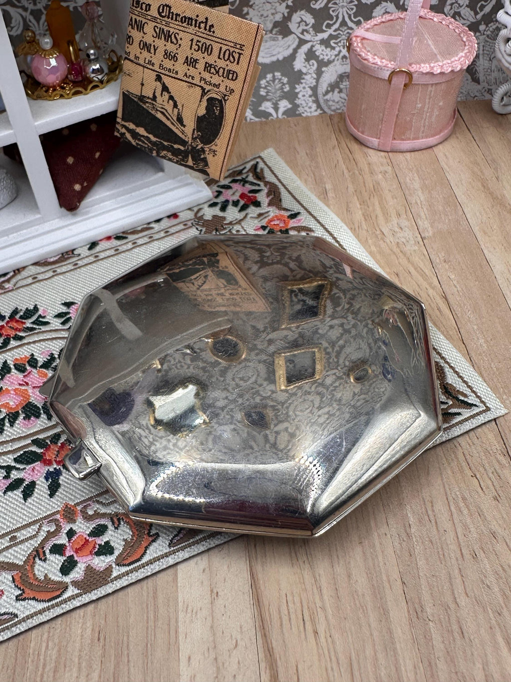 Vintage 1930s India Map Powder Compact – Pink Celluloid – Five Ruby Set – Art Deco