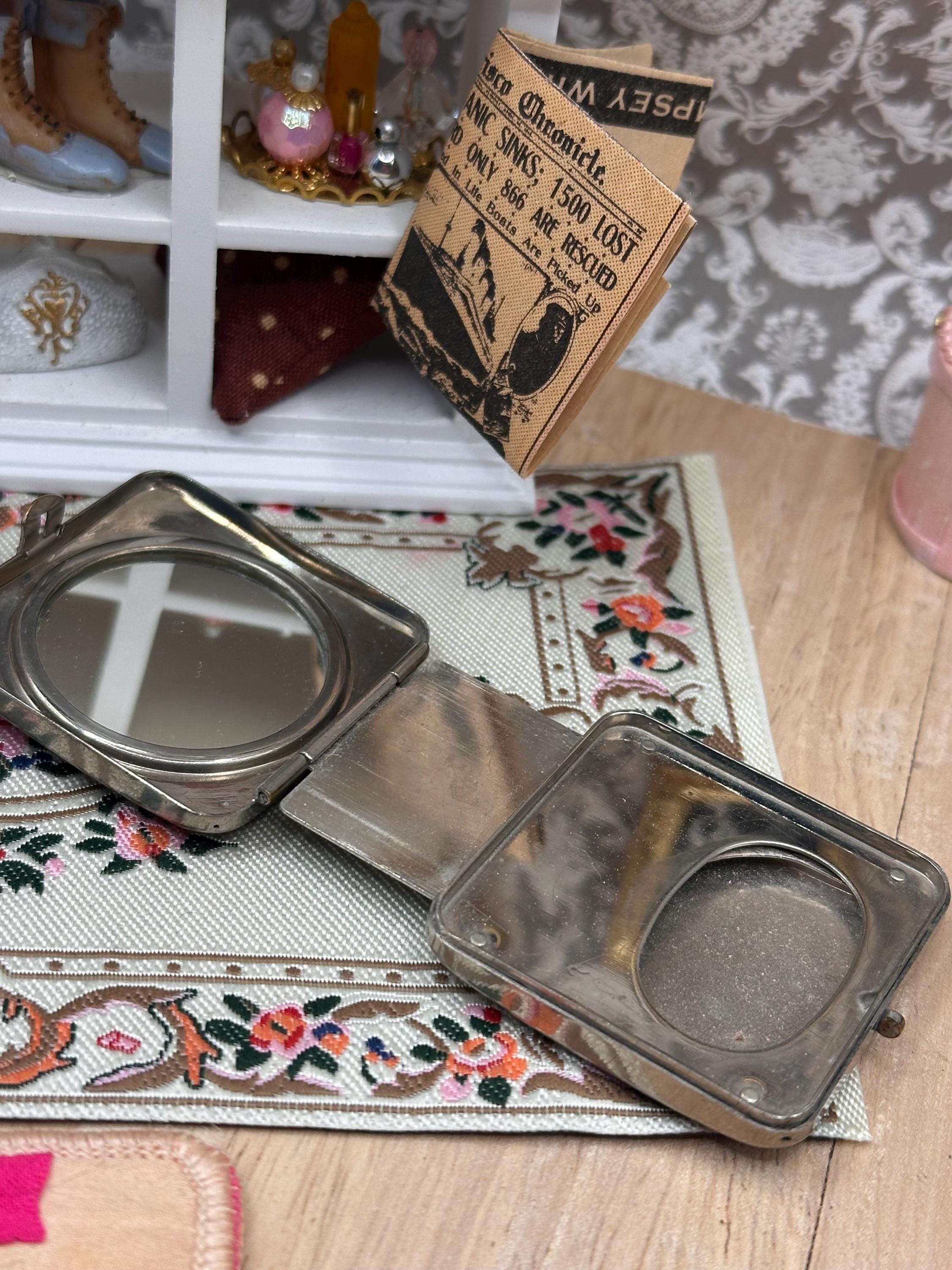 Vintage Richard Hudnut DuBarry Miniature Powder Compact – Art Deco Spider Web – 1920s/30s – 4cm