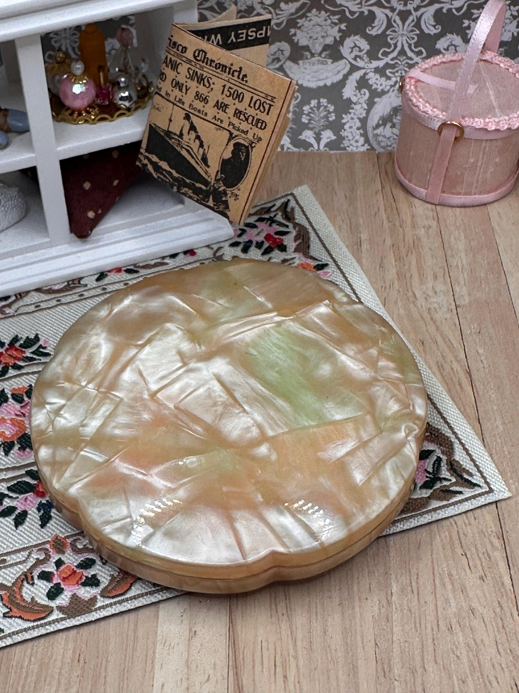 Vintage Japanese Scottie Dog Powder Compact – Pearlescent Celluloid – Near Mint – 1940s/50s