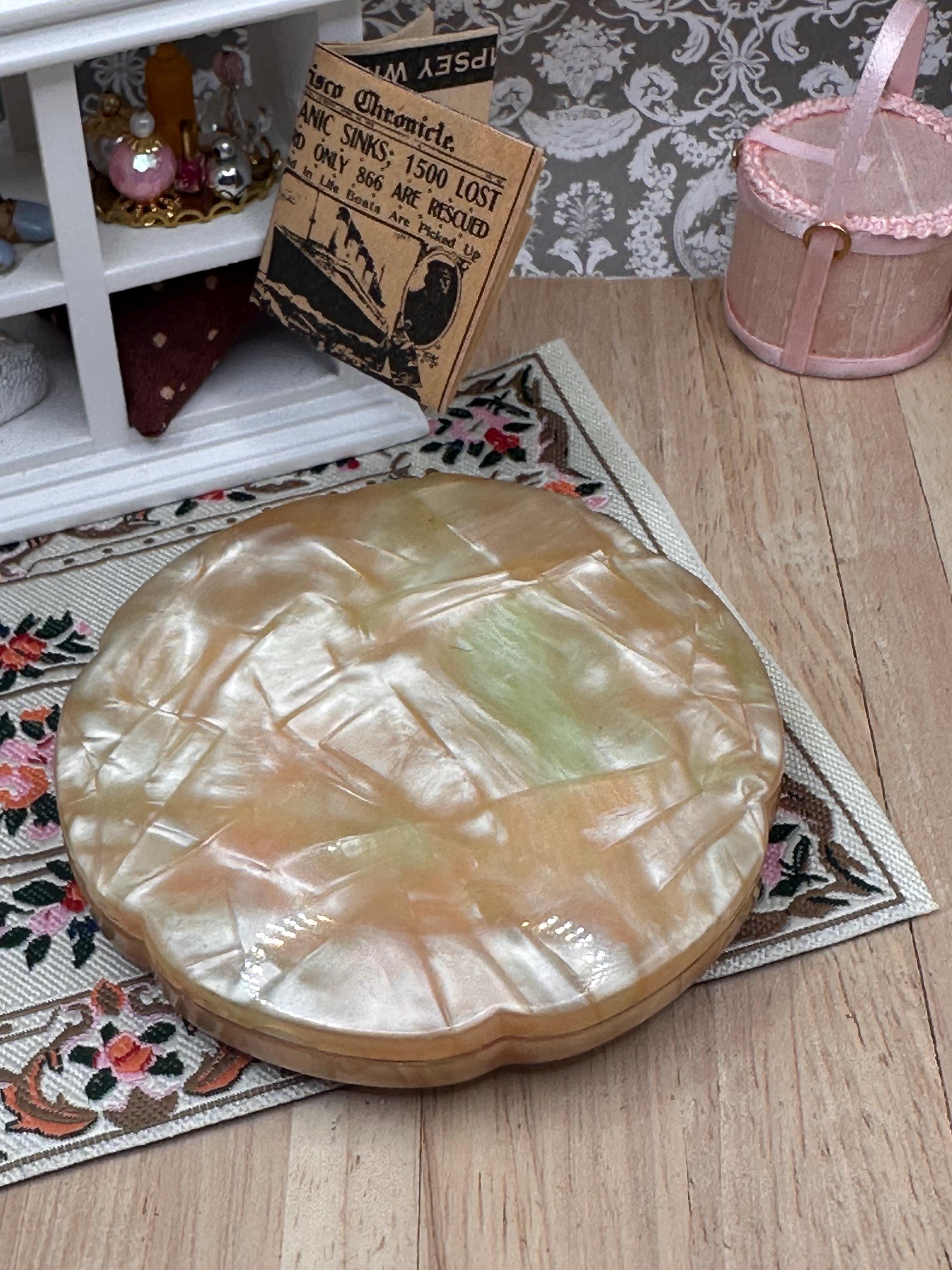 Vintage Japanese Scottie Dog Powder Compact – Pearlescent Celluloid – Near Mint – 1940s/50s