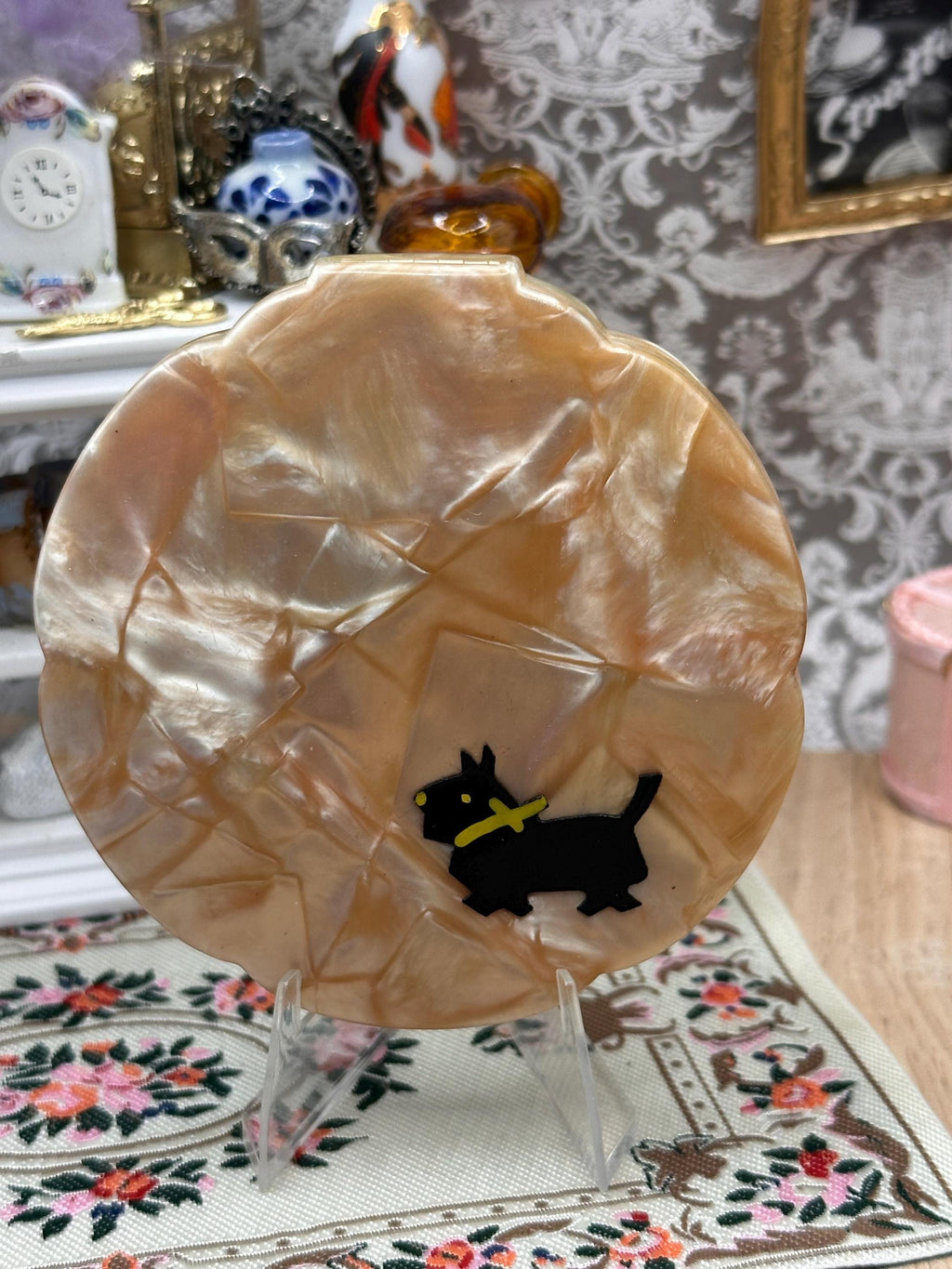 Vintage Japanese Scottie Dog Powder Compact – Pearlescent Celluloid – Near Mint – 1940s/50s