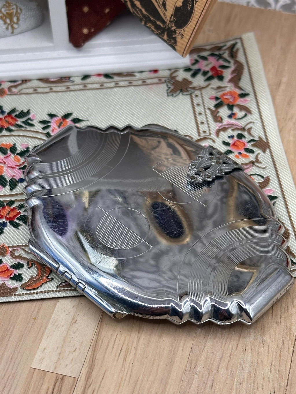 Vintage 1930s Art Deco Chrome Powder Compact with Marcasite Clasp – Geometric Design