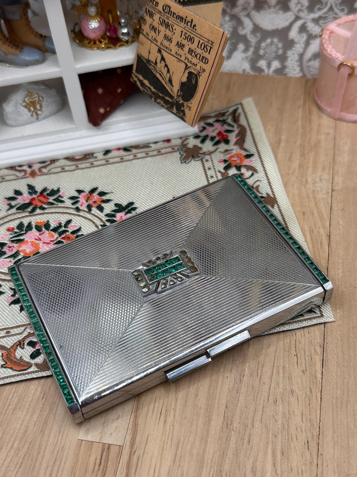 Vintage Art Deco Jeweled Powder Compact – Emerald Green Paste Stones – 1930s 1940s