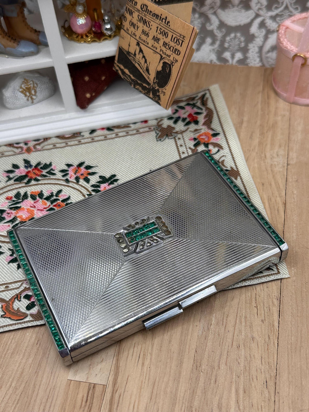 Vintage Art Deco Jeweled Powder Compact – Emerald Green Paste Stones – 1930s 1940s