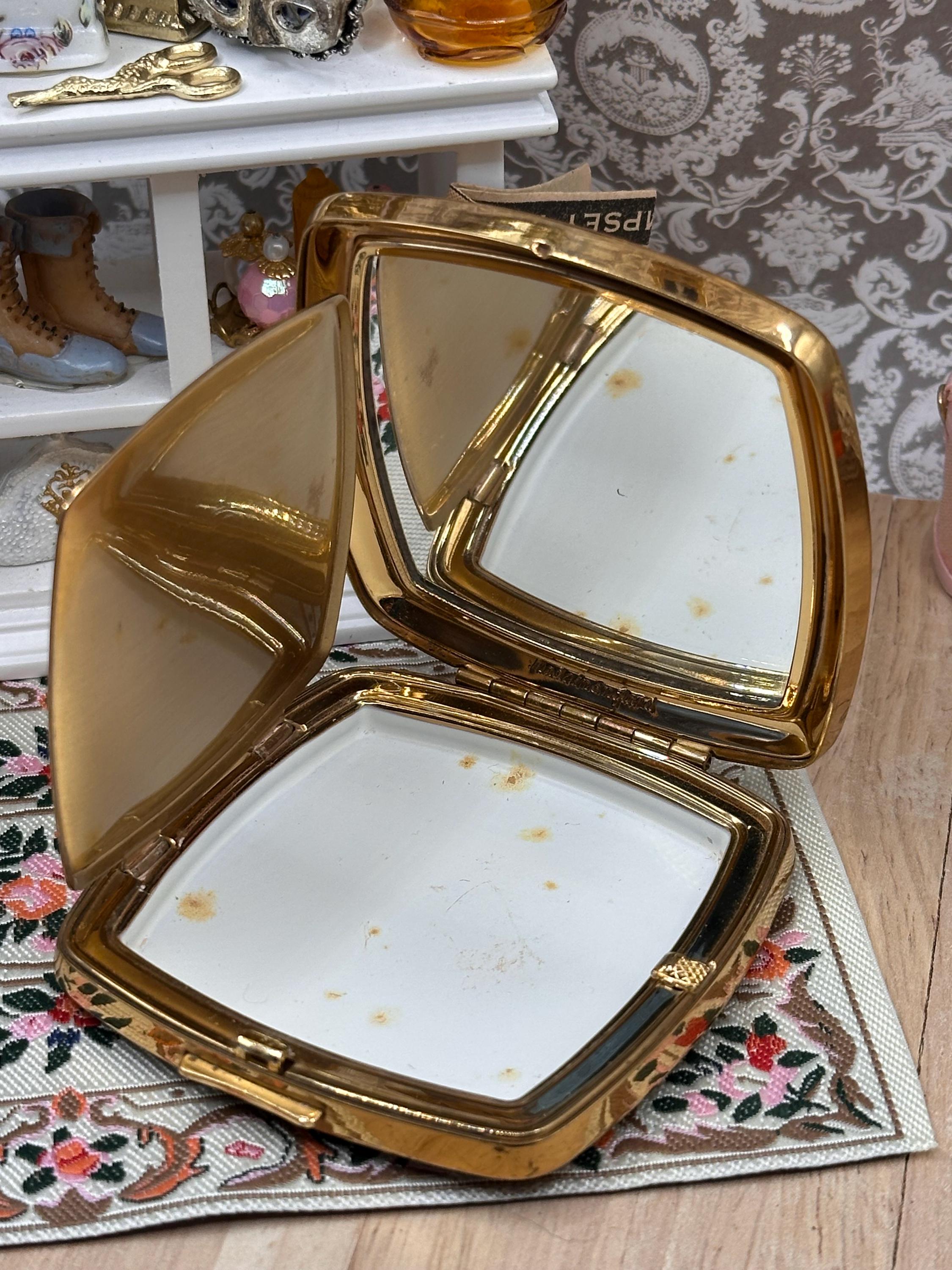 Vintage 1950s Regent of London Powder Compact – Mustard Marbled Gold Medallion 7cm