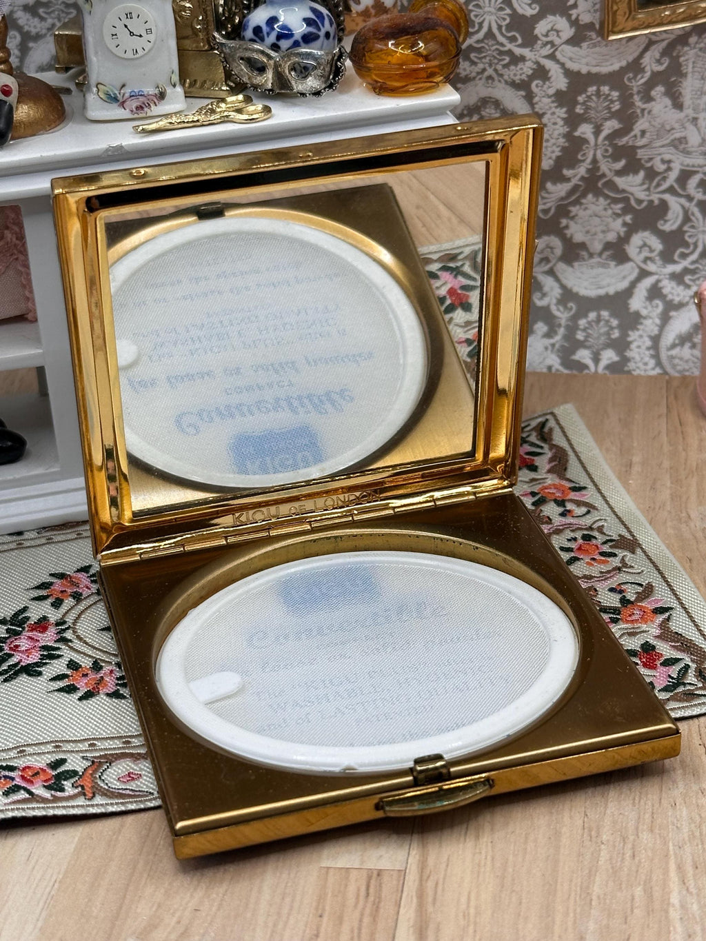 Vintage Kigu of London Convertible Powder Compact – Brown Faux Snakeskin 7.5cm