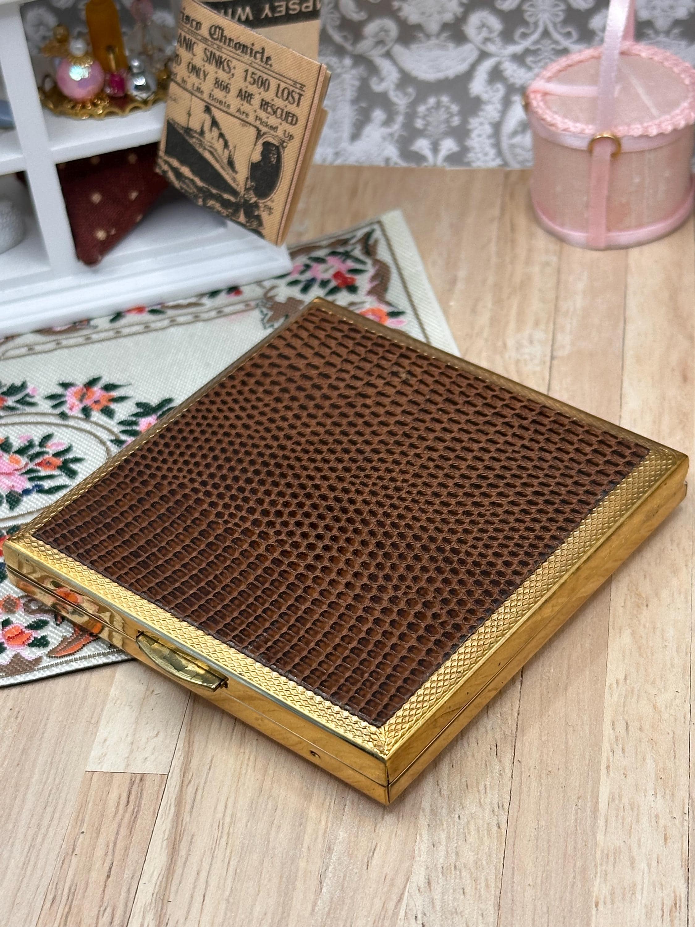 Vintage Kigu of London Convertible Powder Compact – Brown Faux Snakeskin 7.5cm