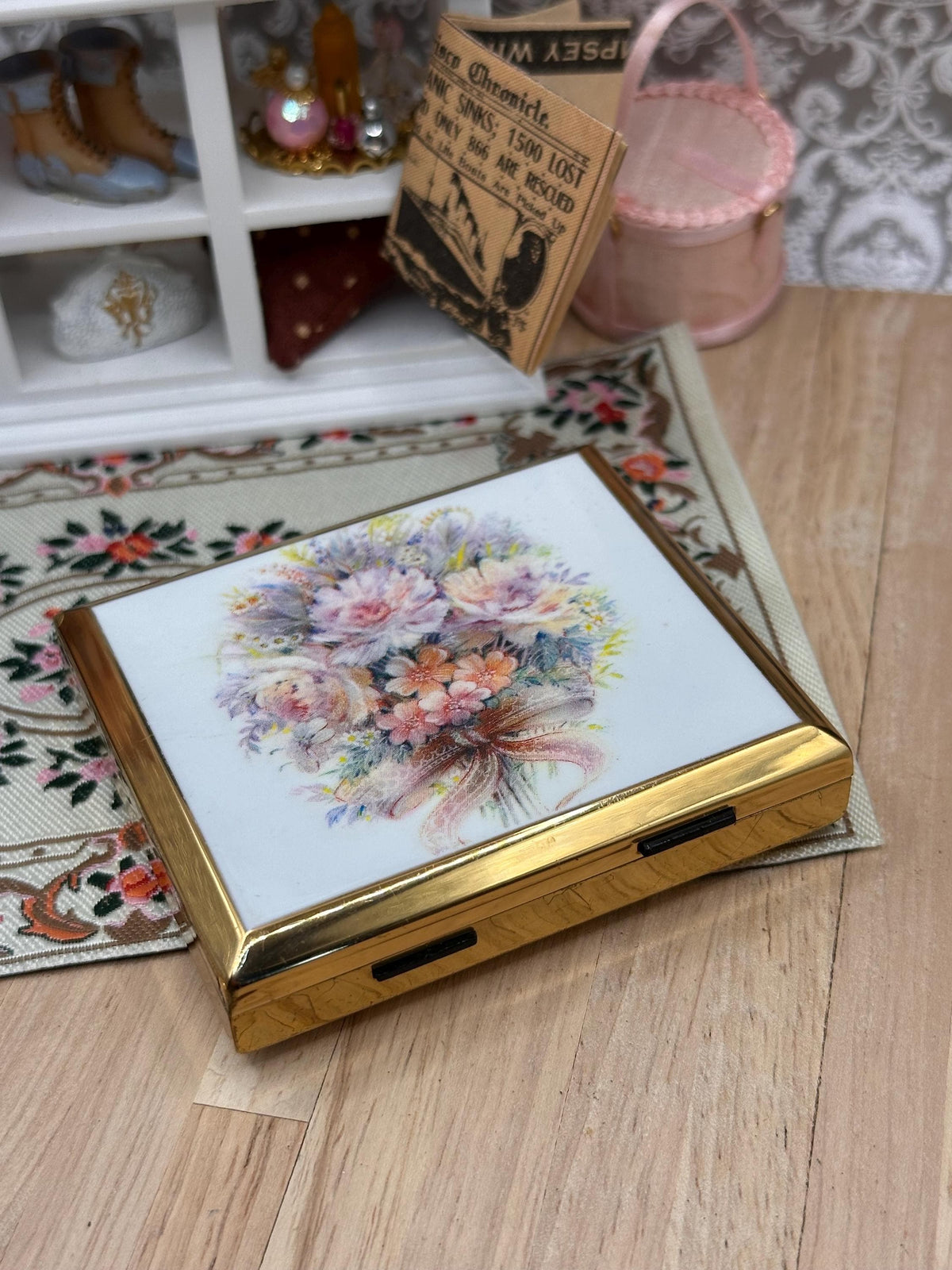 Vintage Stratton Large Floral Pill Box and Medication Case – Gold Tone 7 x 6cm