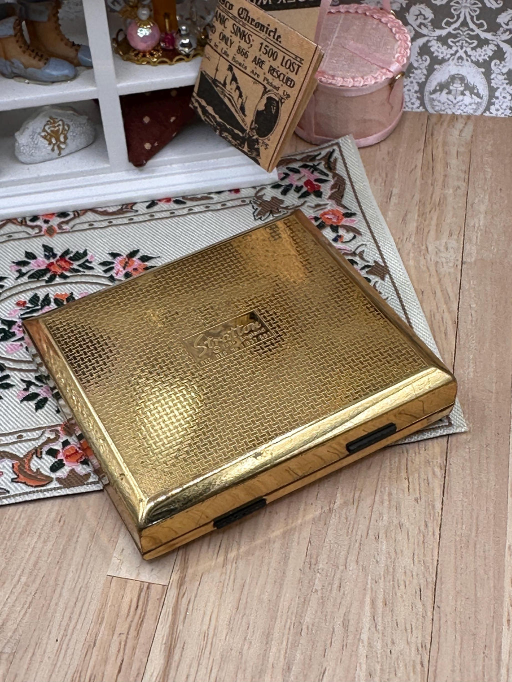 Vintage Stratton Large Floral Pill Box and Medication Case – Gold Tone 7 x 6cm