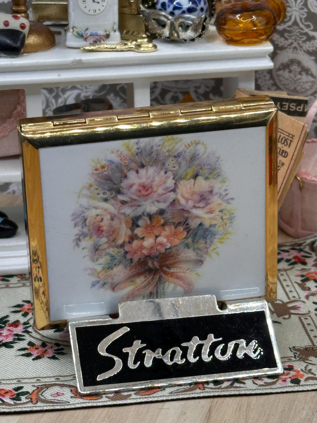 Vintage Stratton Large Floral Pill Box and Medication Case – Gold Tone 7 x 6cm