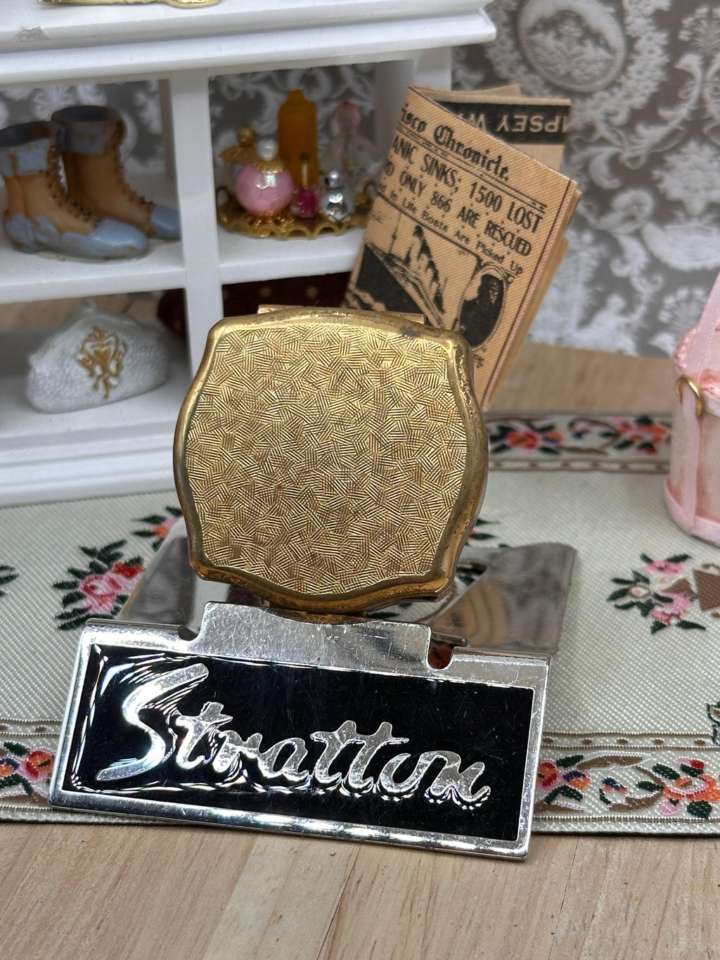 Vintage Stratton Gold Tone Pill Box – Engine Turned Design 4cm