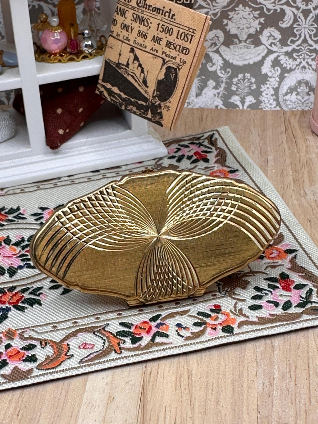 Vintage Stratton Lip View Folding Handbag Mirror Gold Tone Engine Turned 6cm