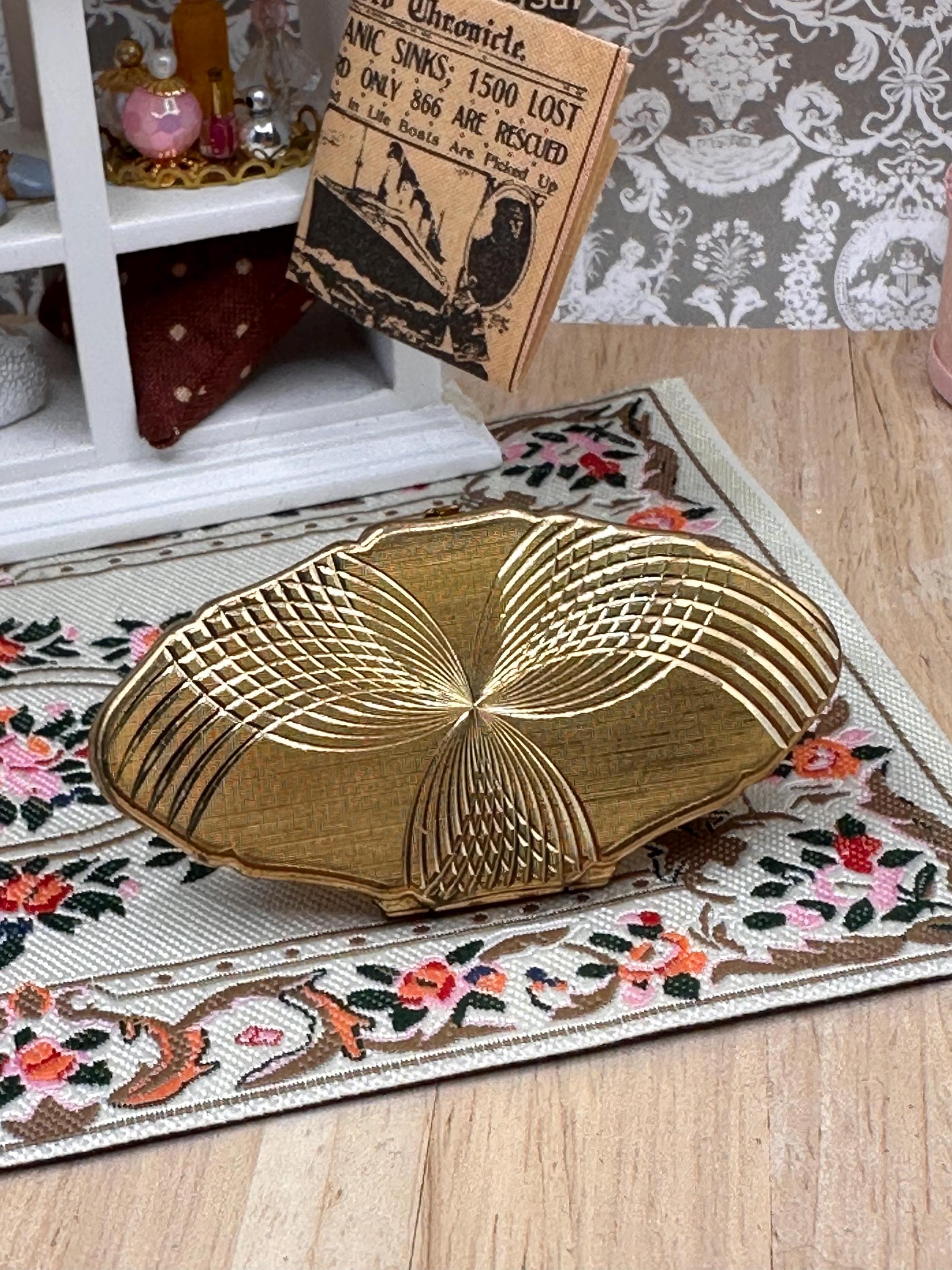 Vintage Stratton Lip View Folding Handbag Mirror Gold Tone Engine Turned 6cm