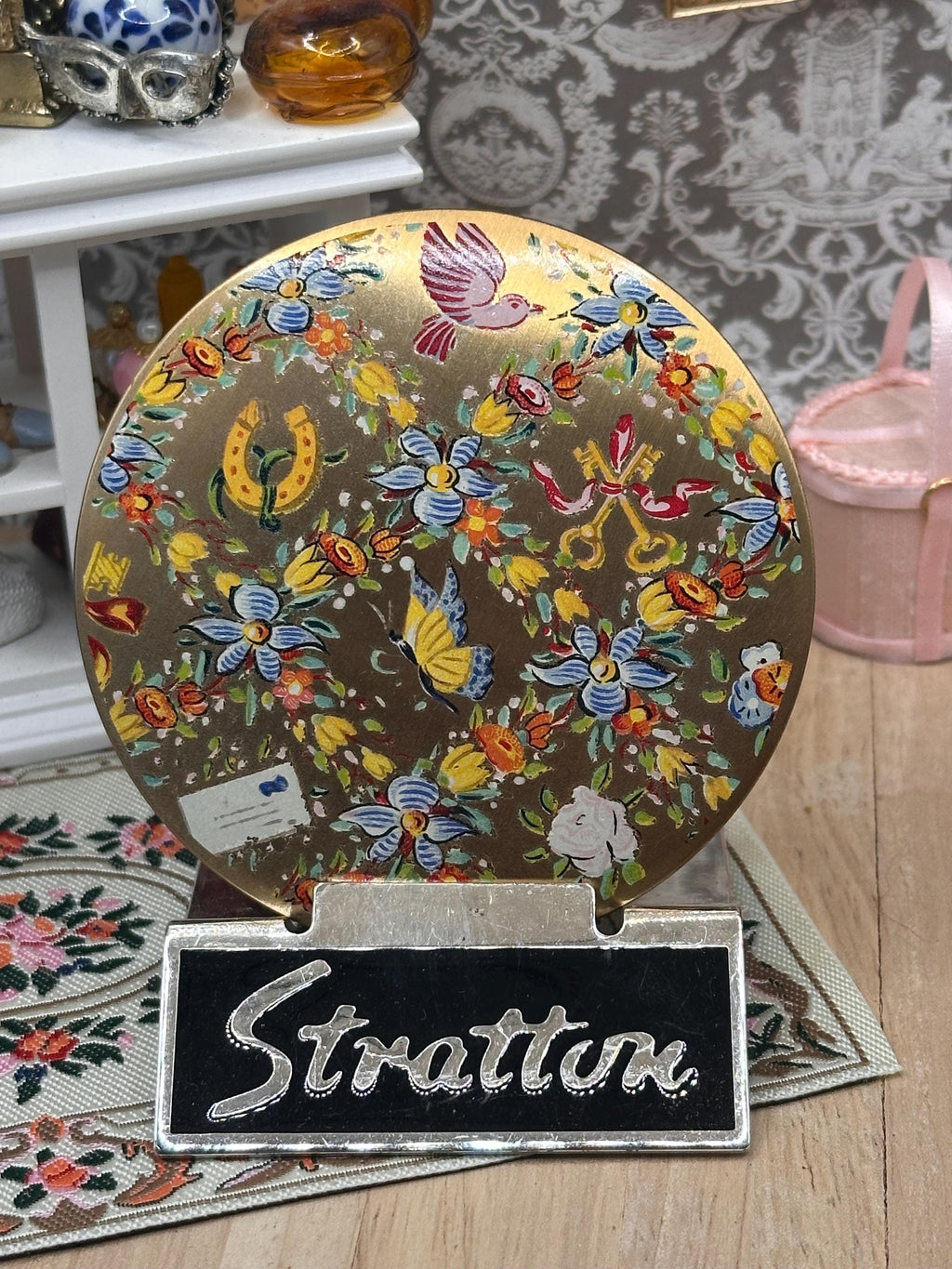 Vintage 1950s Stratton Lucky Charm Powder Compact – Love Letter Keys Horseshoe Bird 7.5cm
