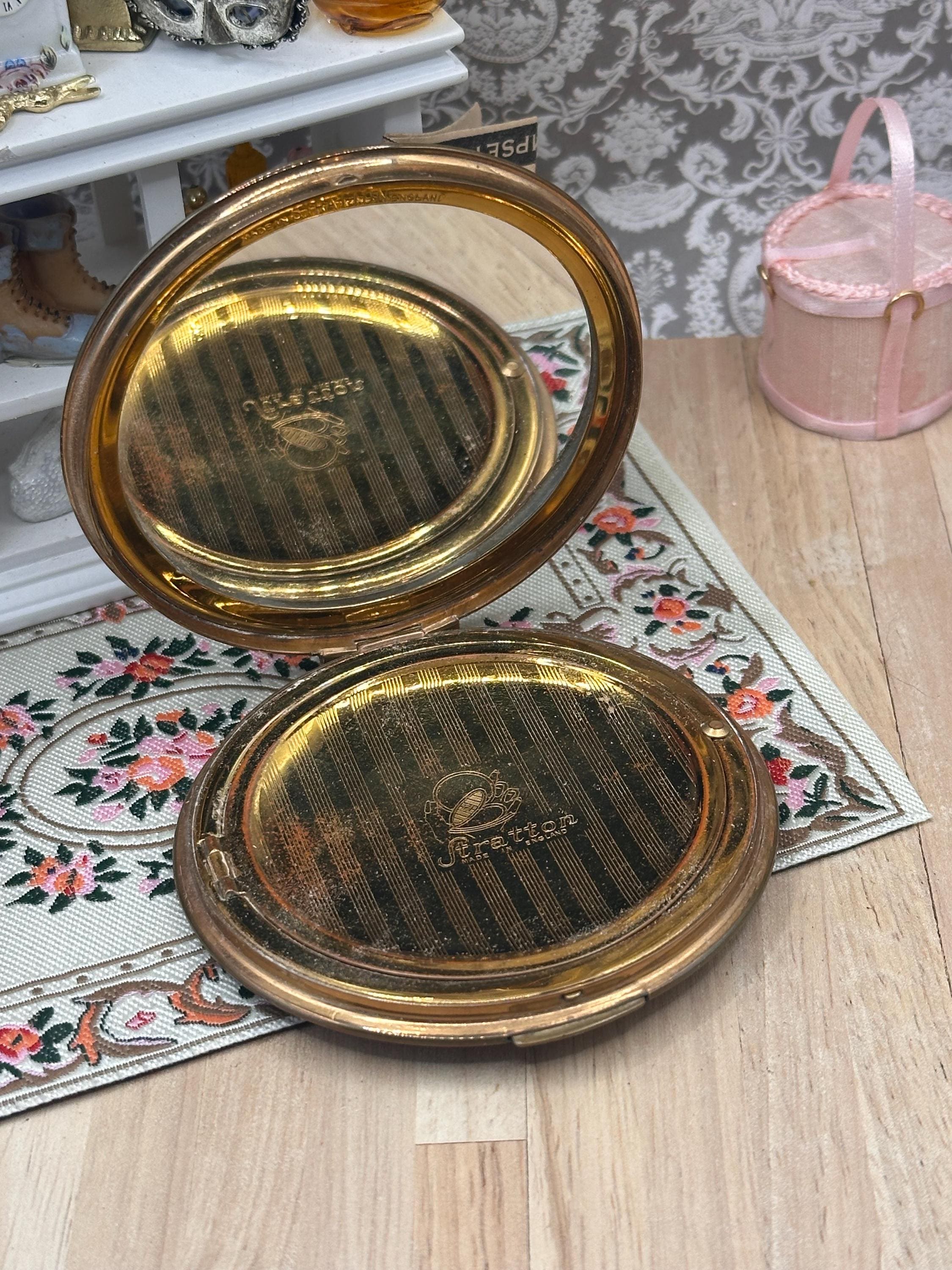 Vintage 1950s Stratton Lucky Charm Powder Compact – Love Letter Keys Horseshoe Bird 7.5cm