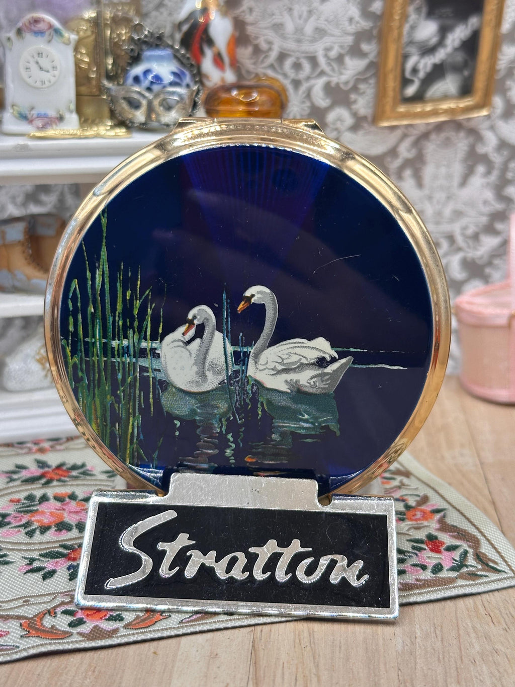 Vintage 1950s Stratton Convertible Powder Compact – Cobalt Blue Swans & Reeds – 8cm