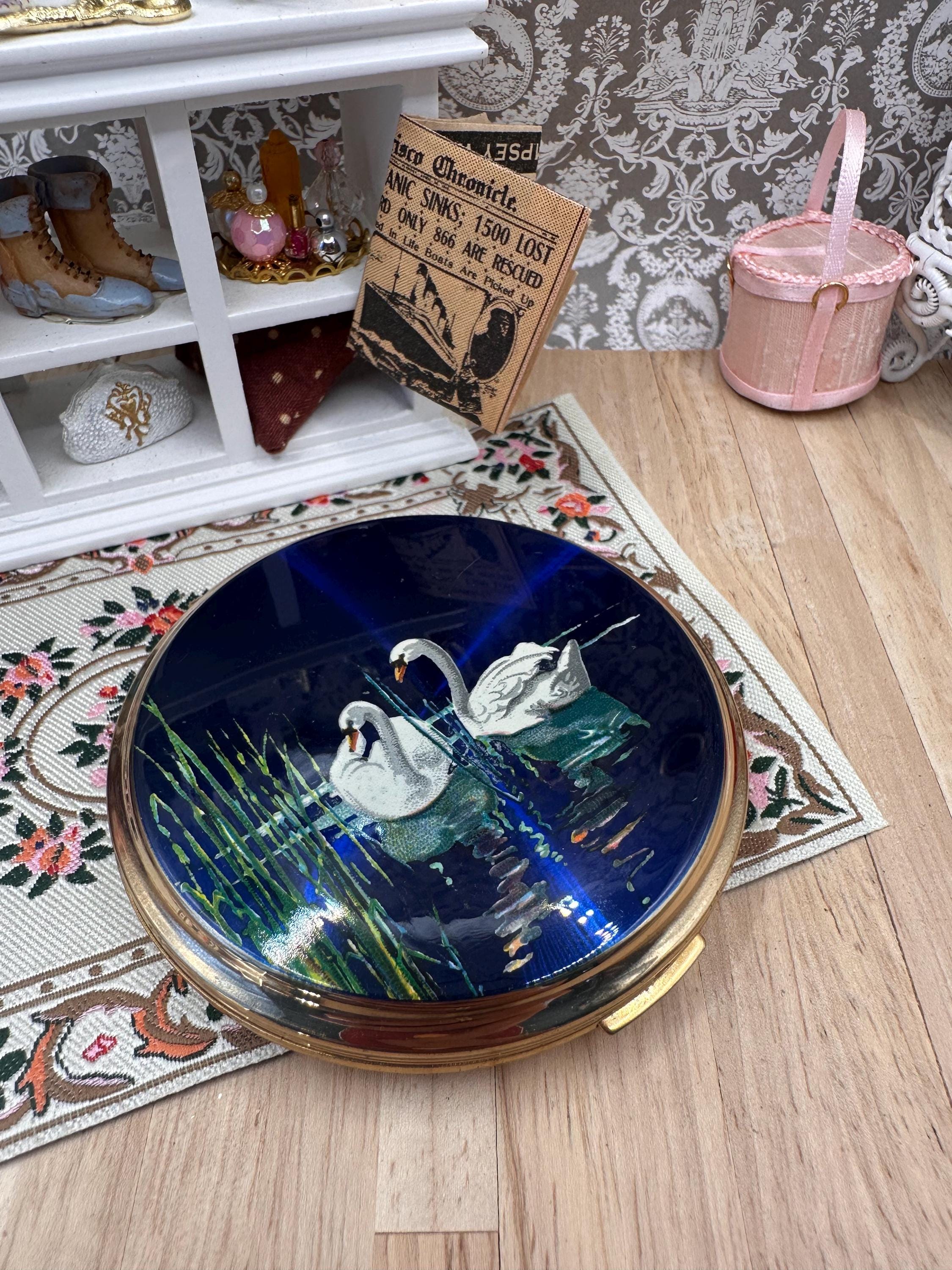 Vintage 1950s Stratton Convertible Powder Compact – Cobalt Blue Swans & Reeds – 8cm