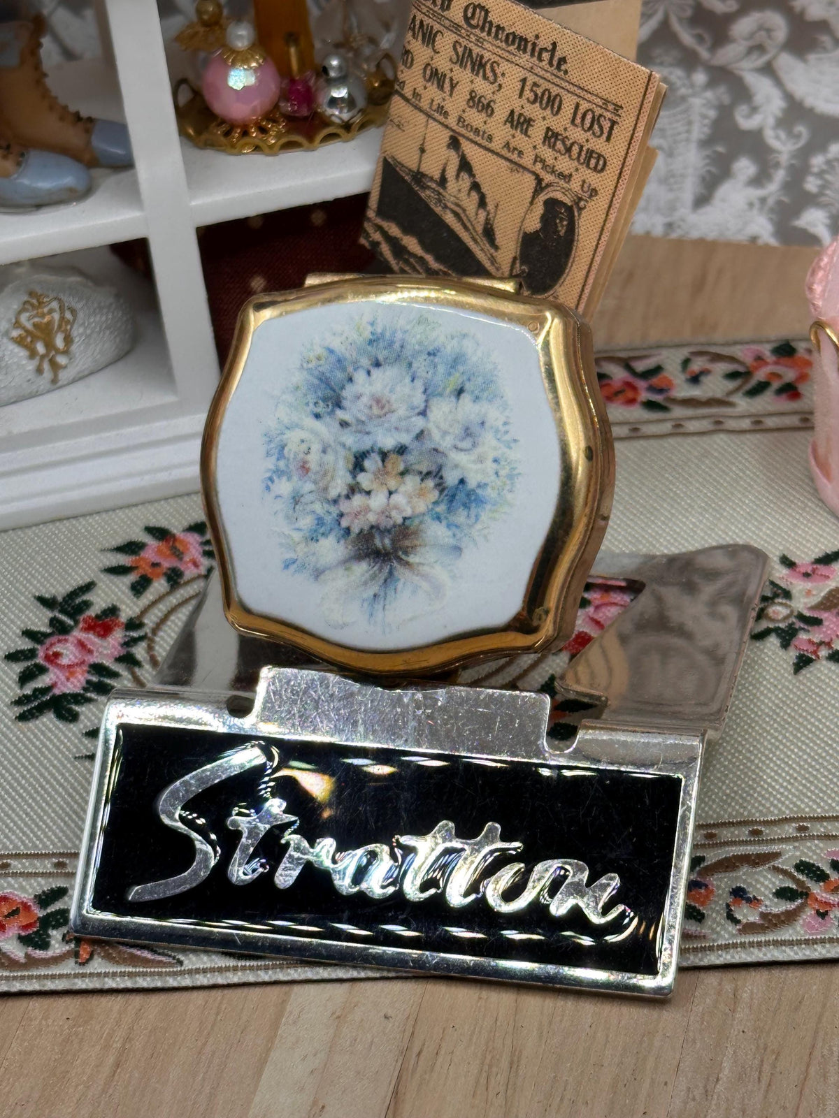 Vintage Stratton Pastel Blue Floral Pill Box – Gold Tone 4cm