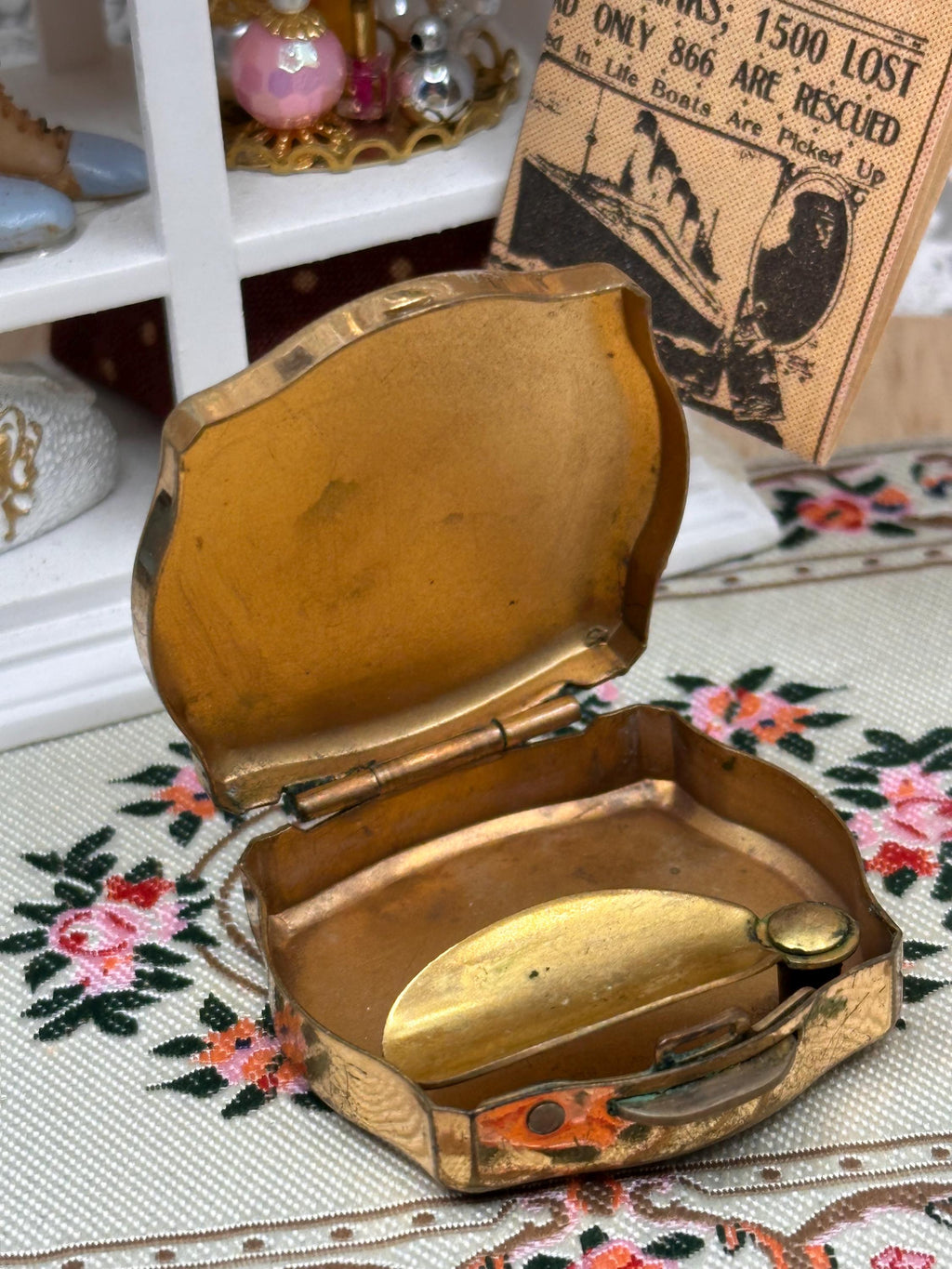 Vintage Stratton Personal Pocket Ashtray – Veteran Car Design 4cm