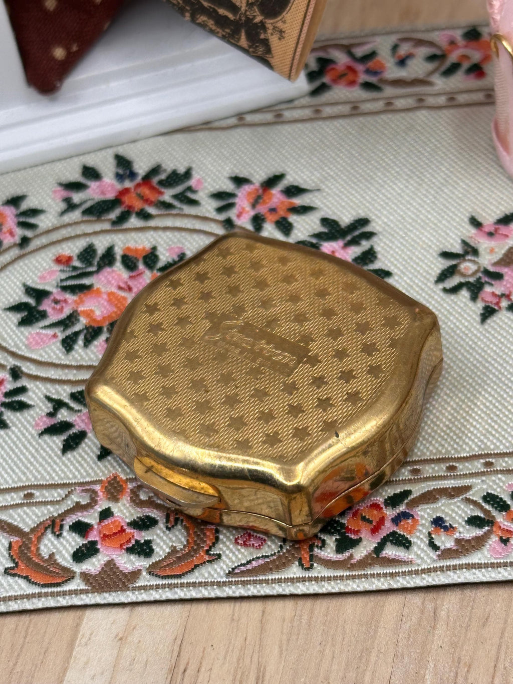 Vintage Stratton Blue and Gold Floral Pill Box – Ornate 4cm